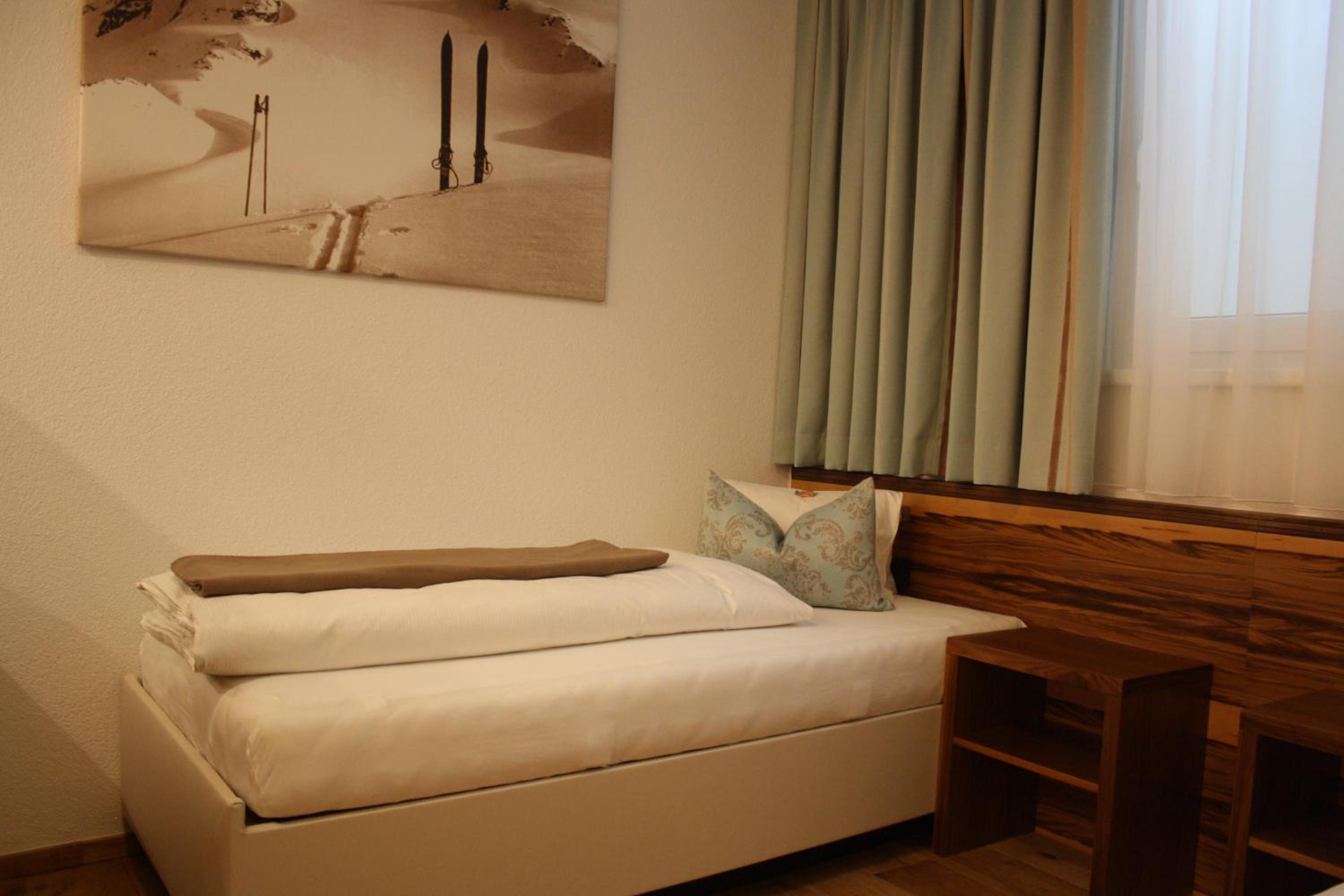 Basement Apartment (no view) - Photo 18