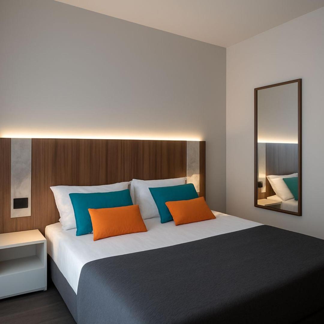 Room with French Bed and Partial Sea View photo 2