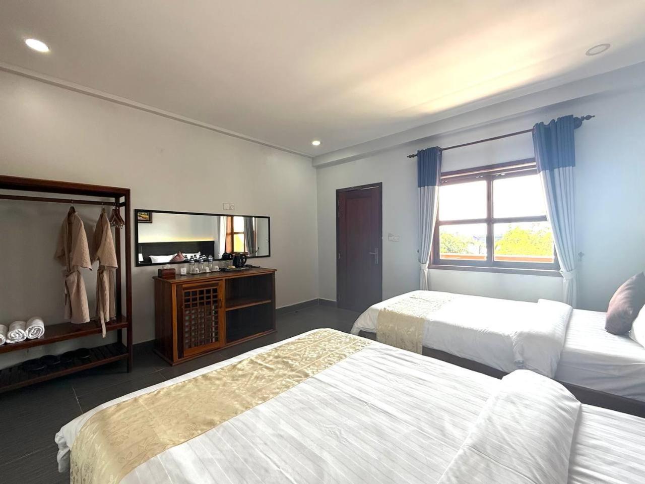 Standard Twin Room with Mountain View