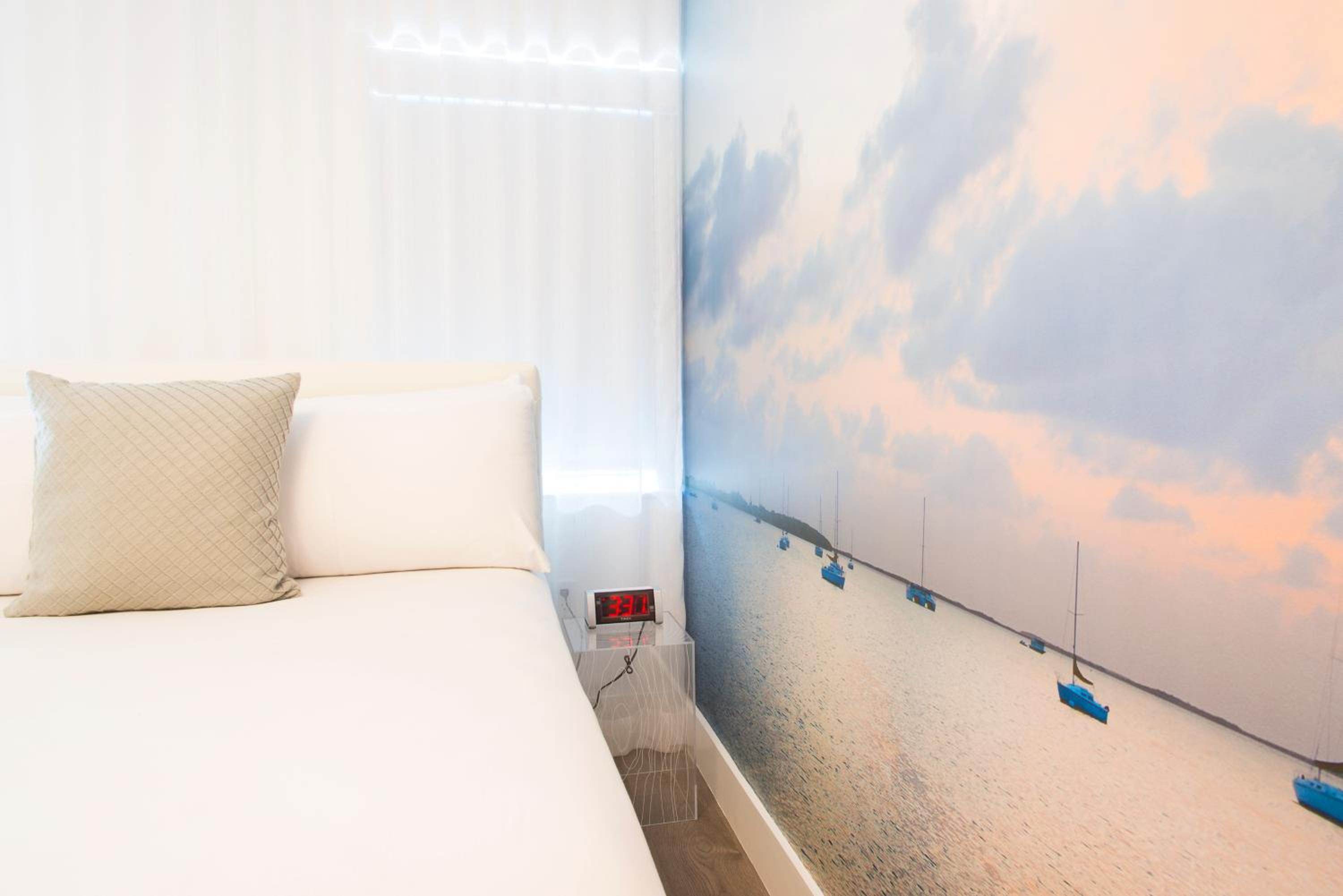 Traditional Villa Room with One Queen Bed - Photo 4