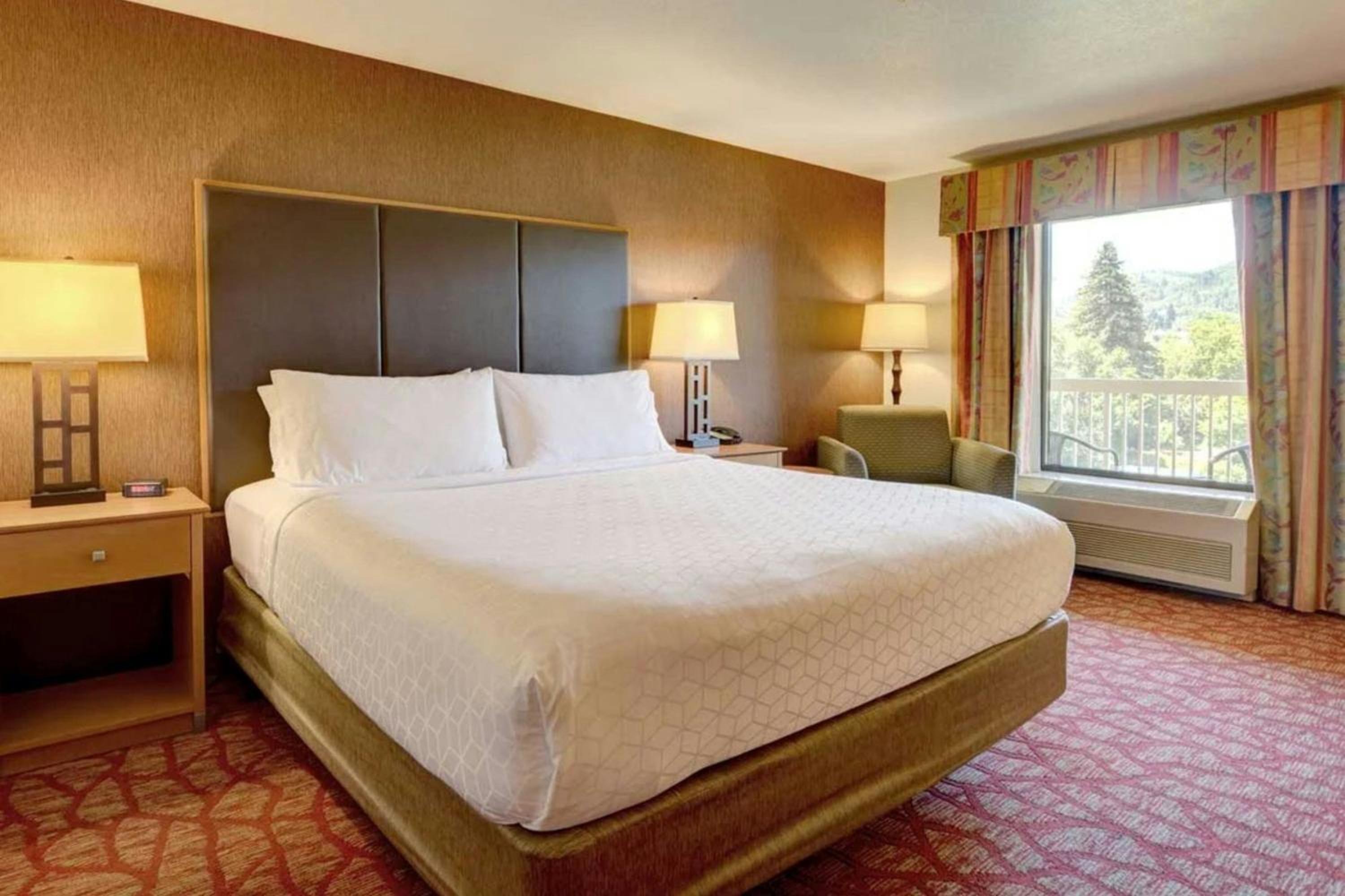 King Room with Balcony and River View - Photo 1