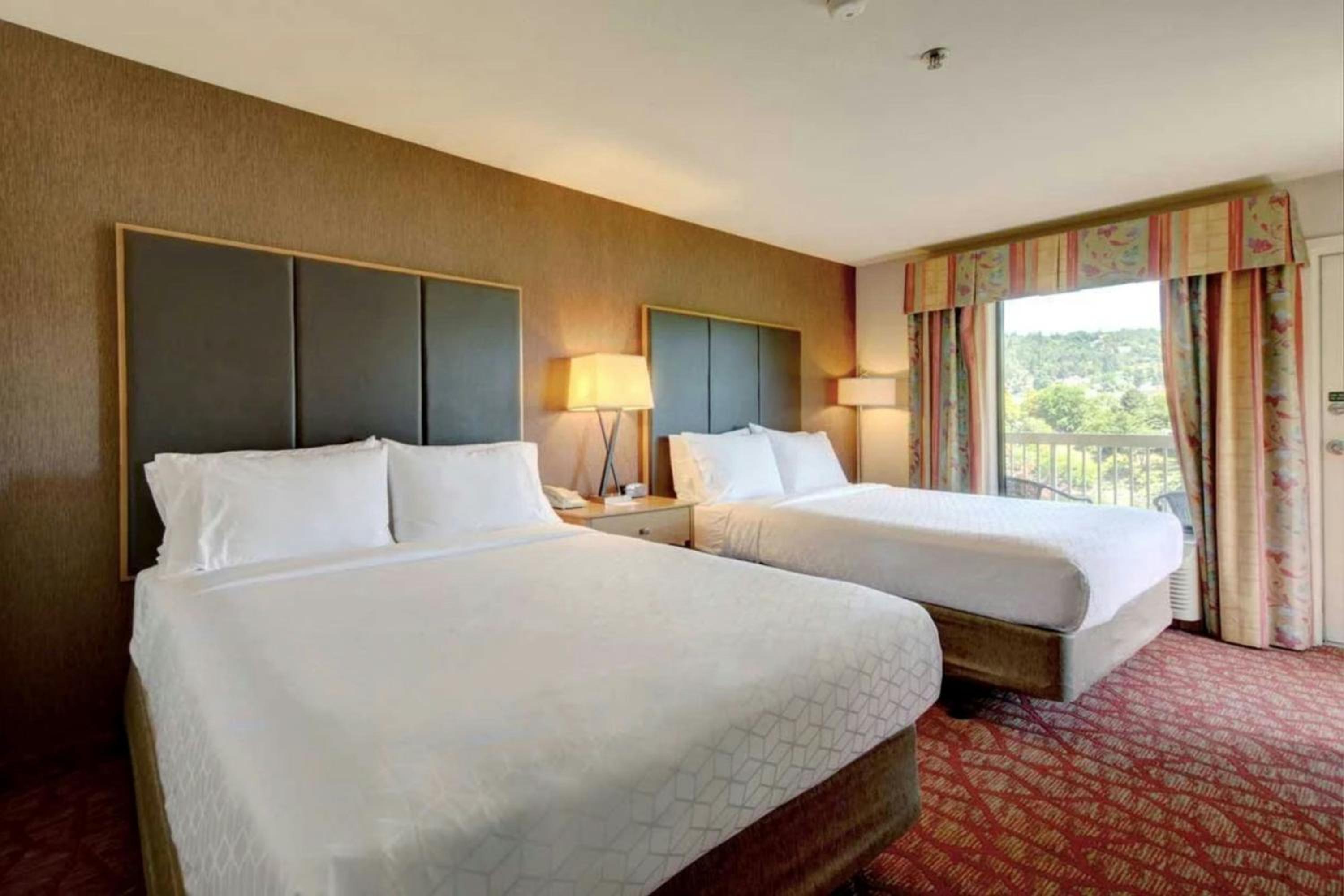 Queen Room with Two Queen Beds and Balcony - River View - Photo 1