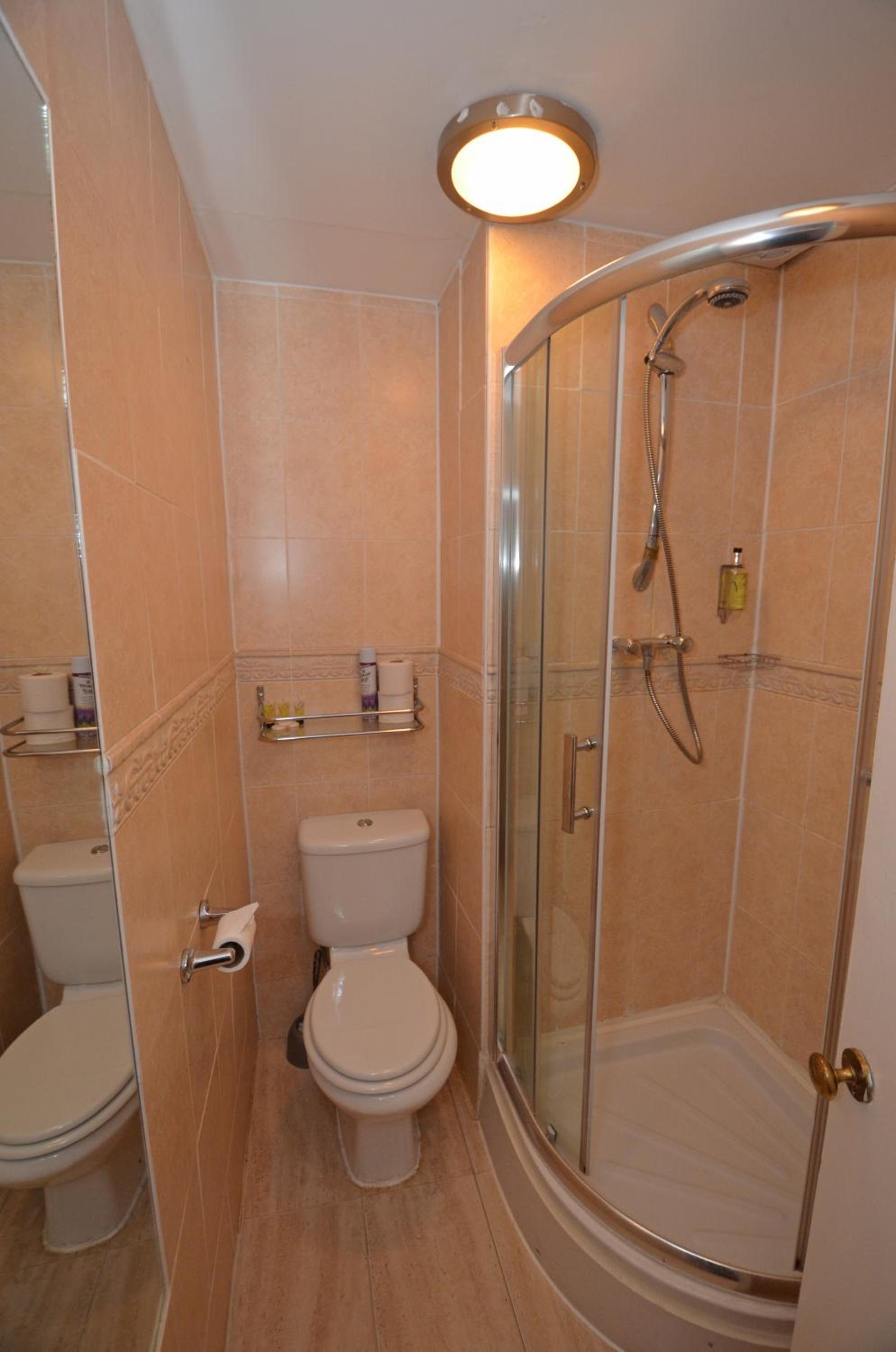 Family Room with Private Bathroom photo 2