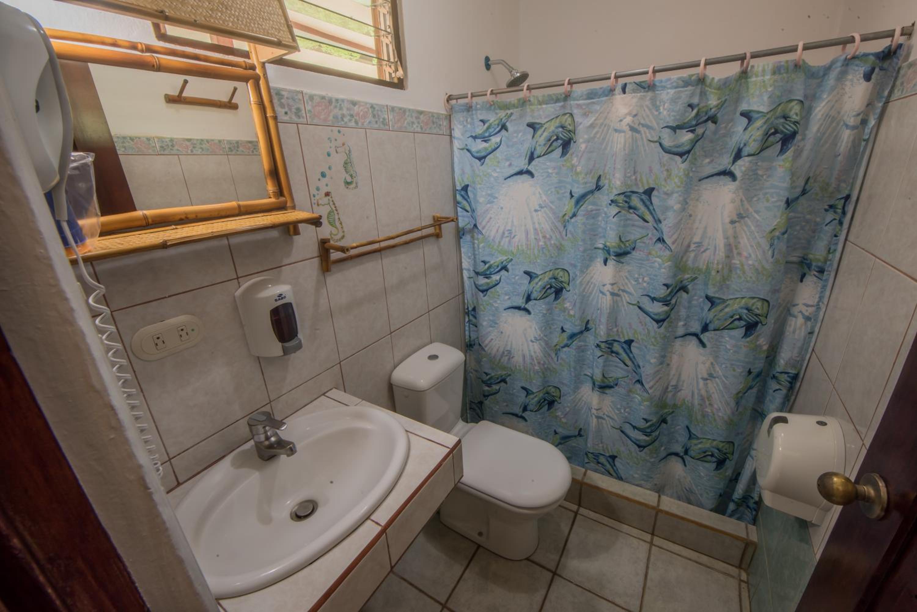 Double Room with Main Street View - Photo 4
