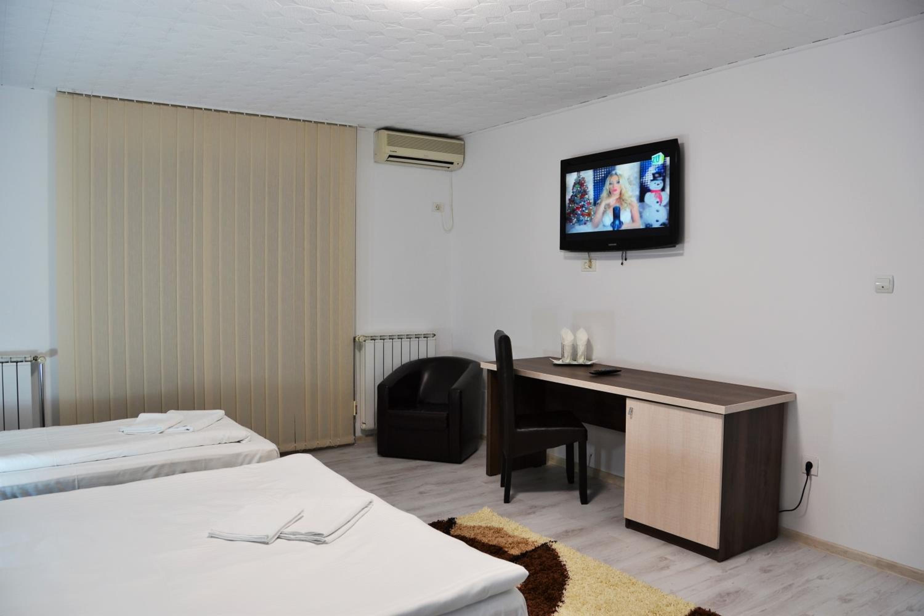Superior Quadruple Room - Photo 2