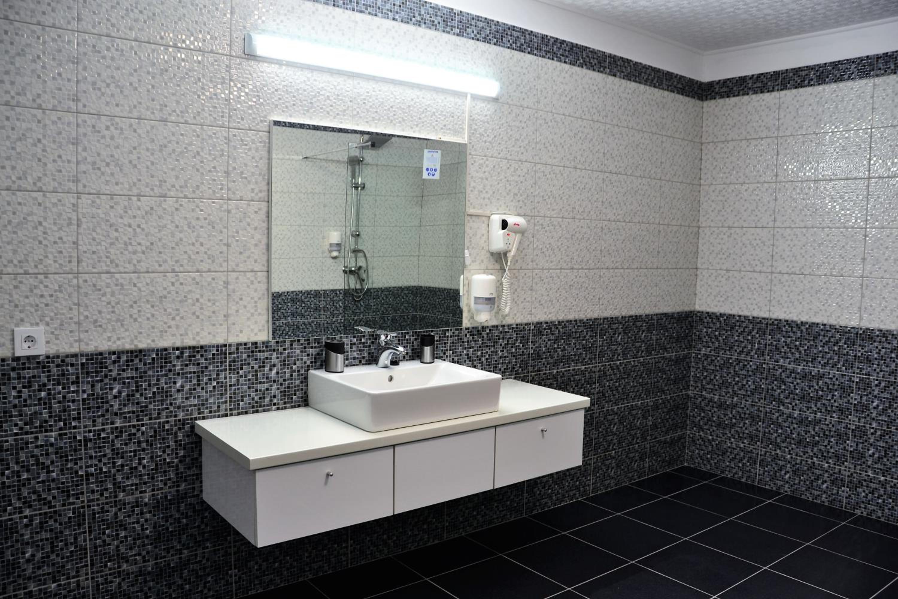 Superior Quadruple Room - Photo 4