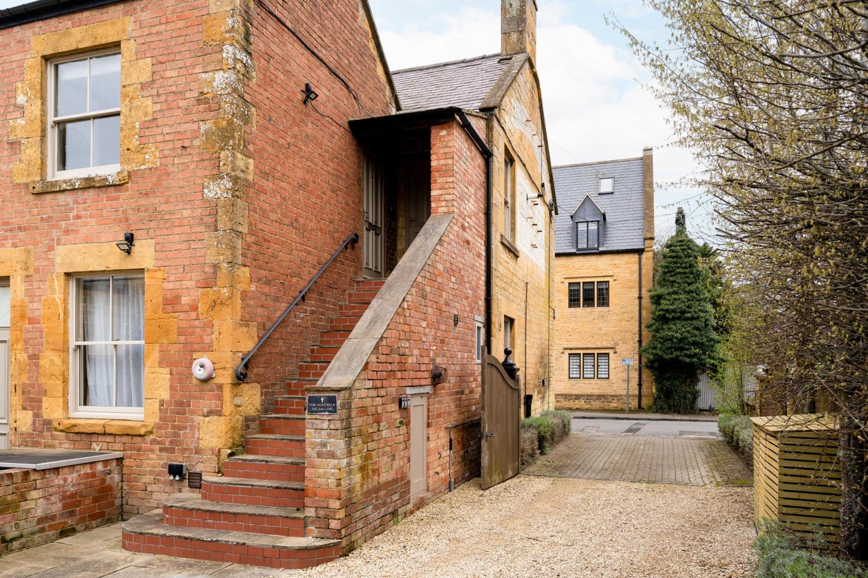  5 Delabere House photo 2