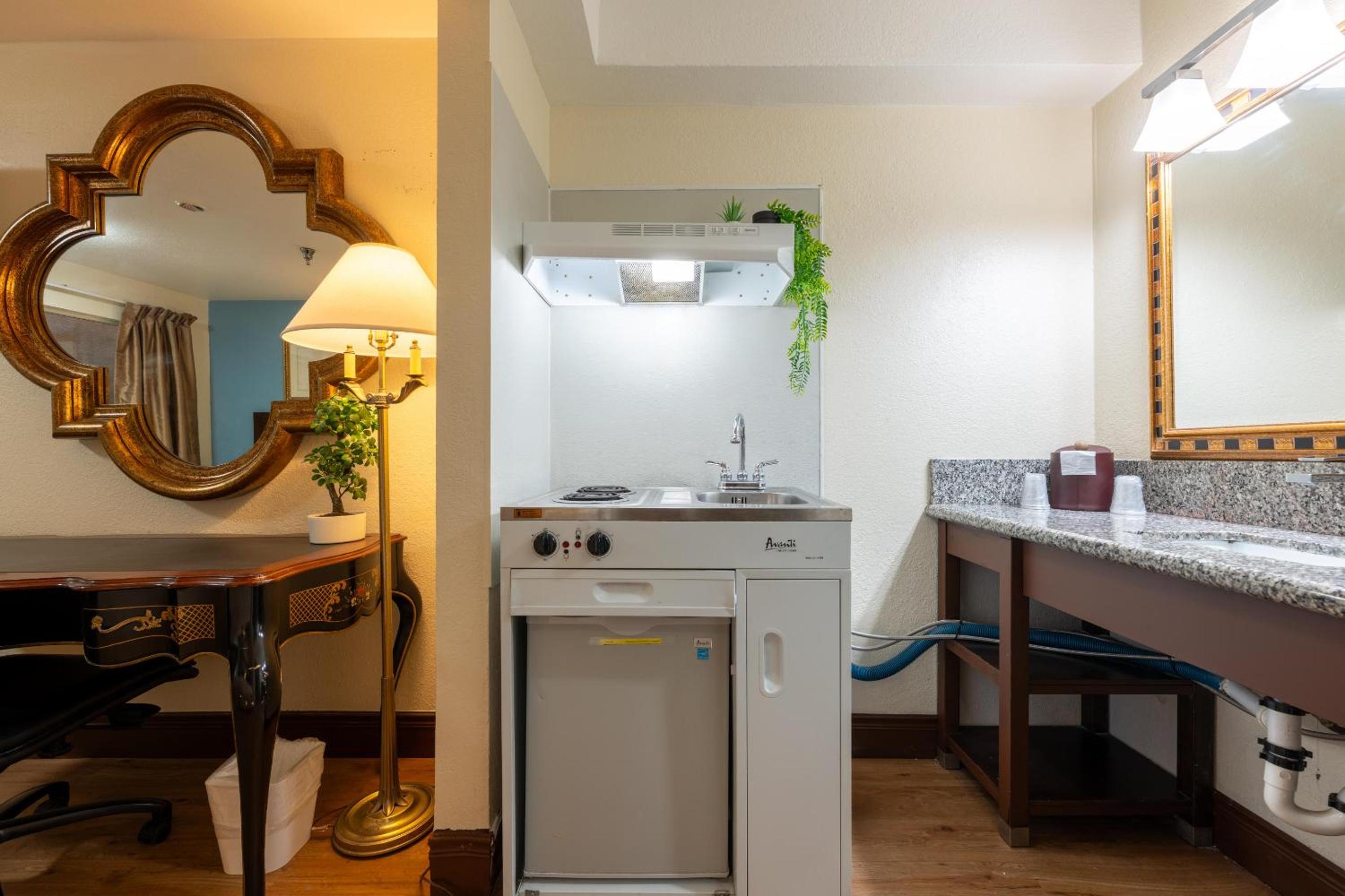 Suite - 2 Full Beds