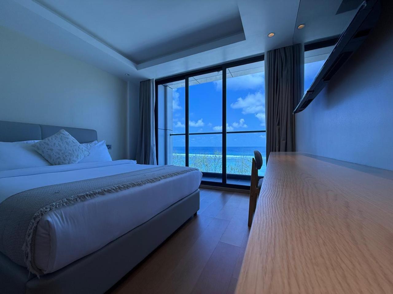 Two-Bedroom Apartment with Sea View photo 3