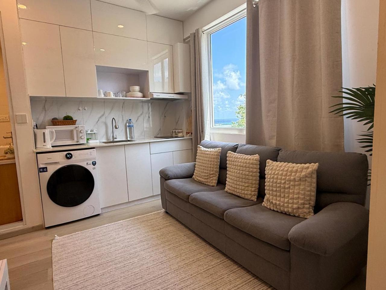 One-Bedroom Premier Apartment photo 2