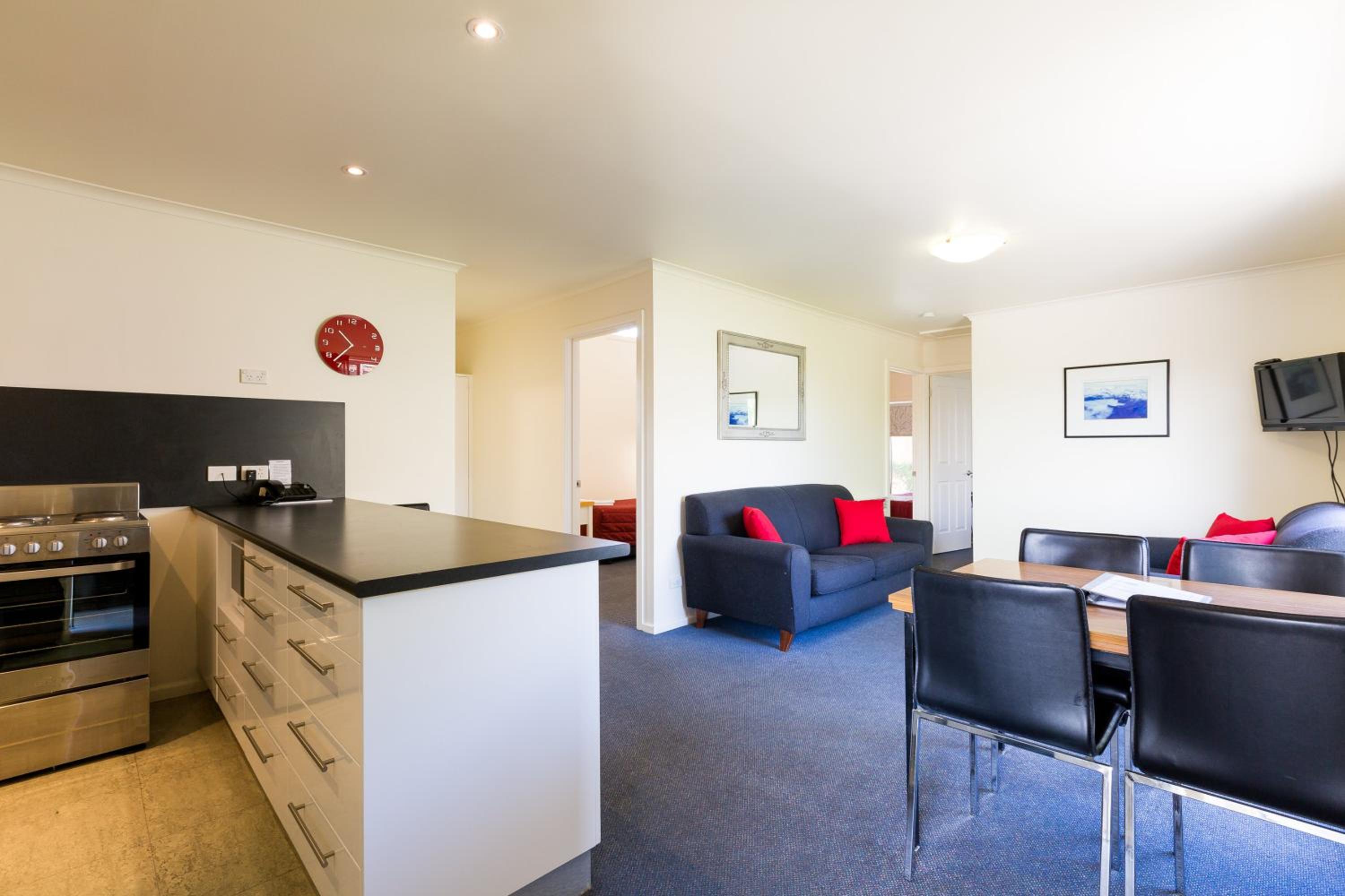 Three-Bedroom Apartment (6 Adults) - Photo 5