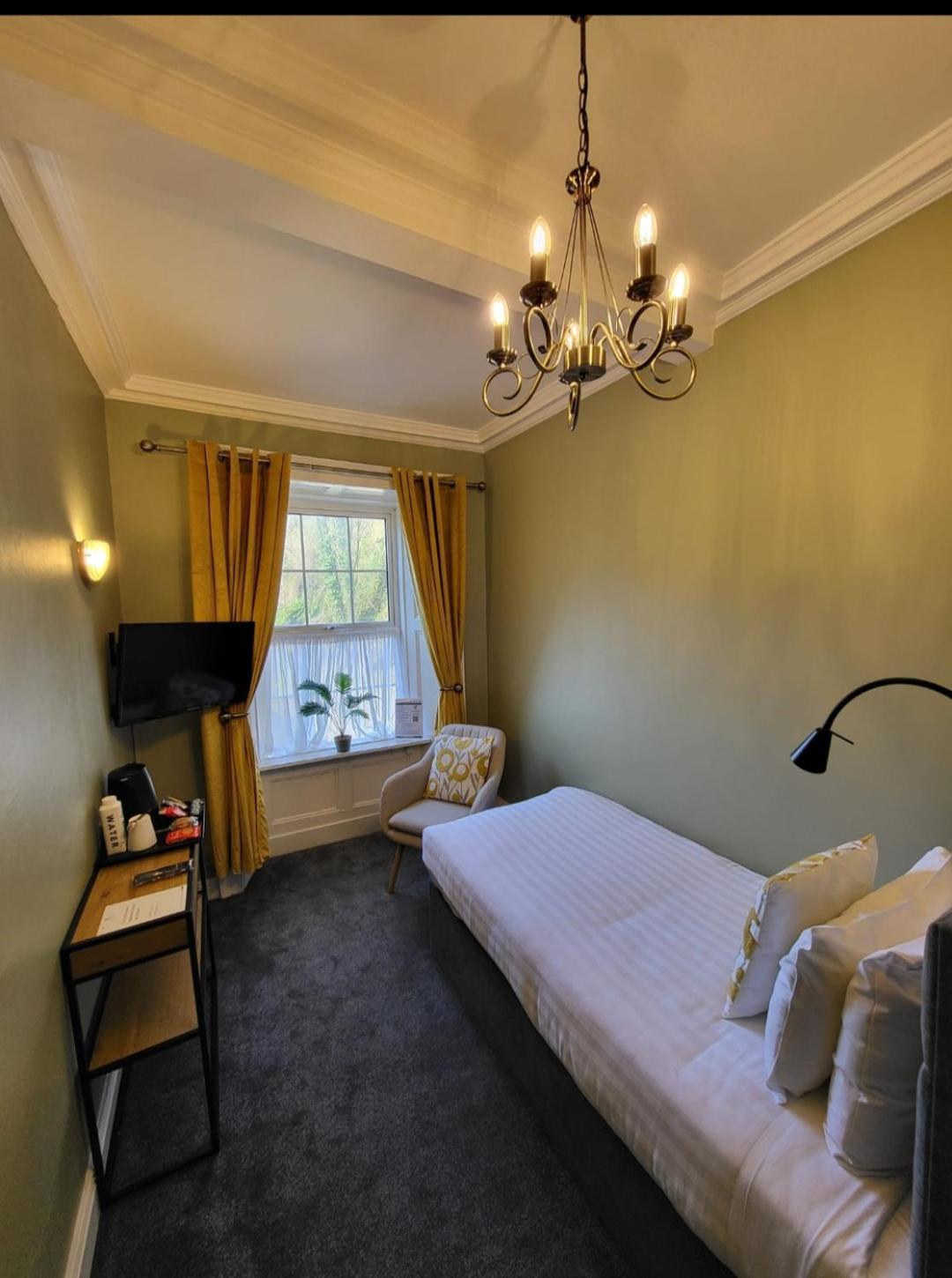 Small Single Room photo 1