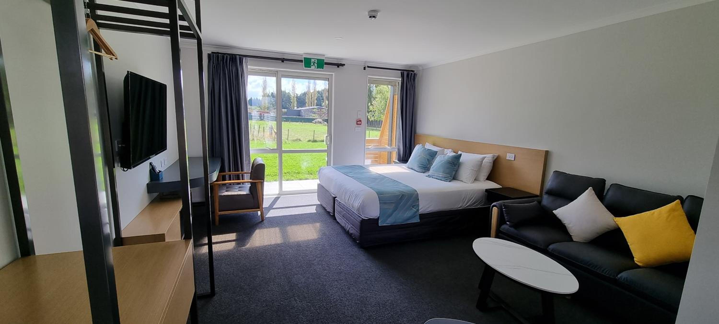 Two-Bedroom Deluxe Apartment with Garden View