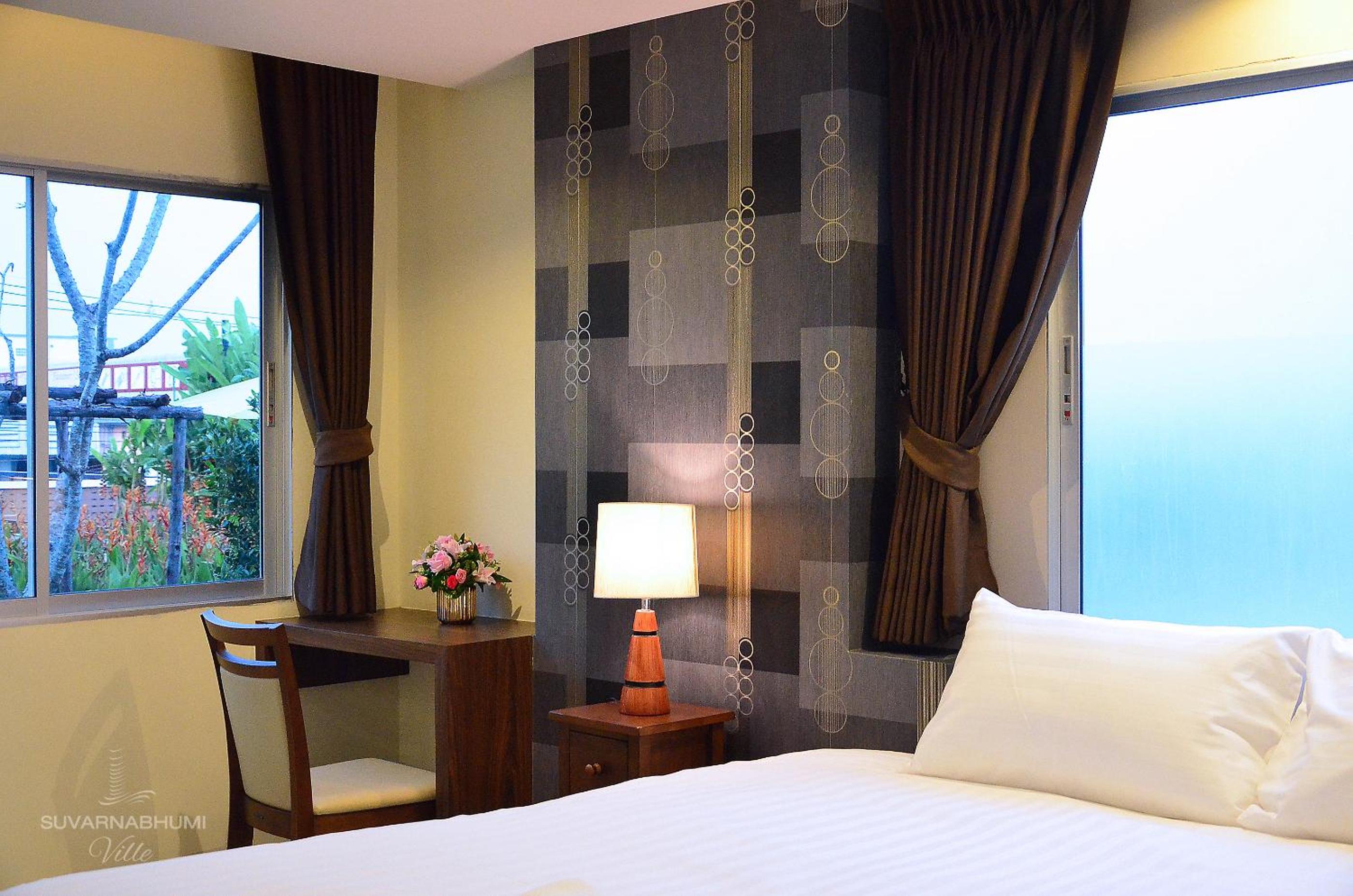 Premier Suite with Pool Access - Photo 3