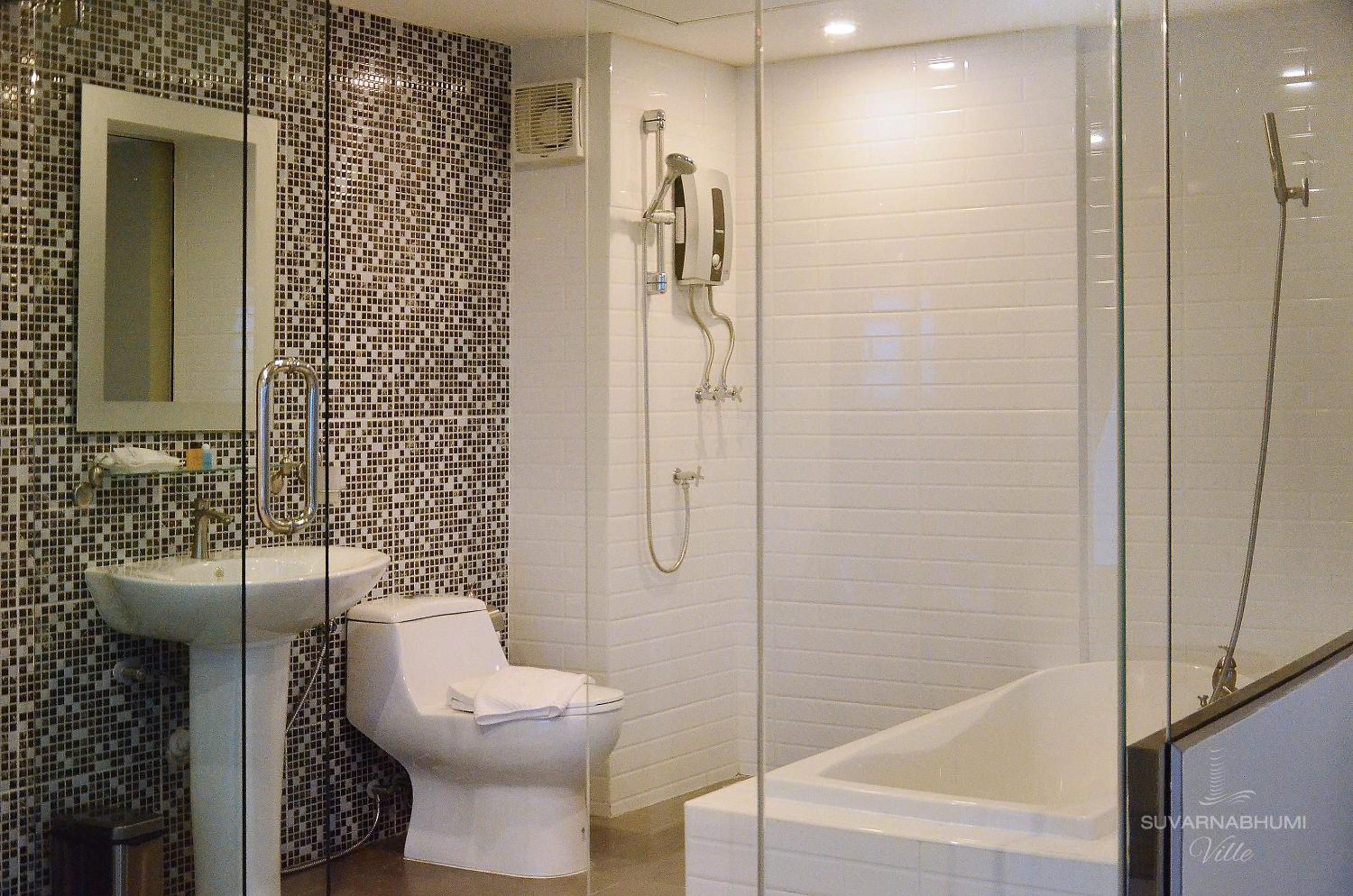 Premier Suite with Pool Access - Photo 7