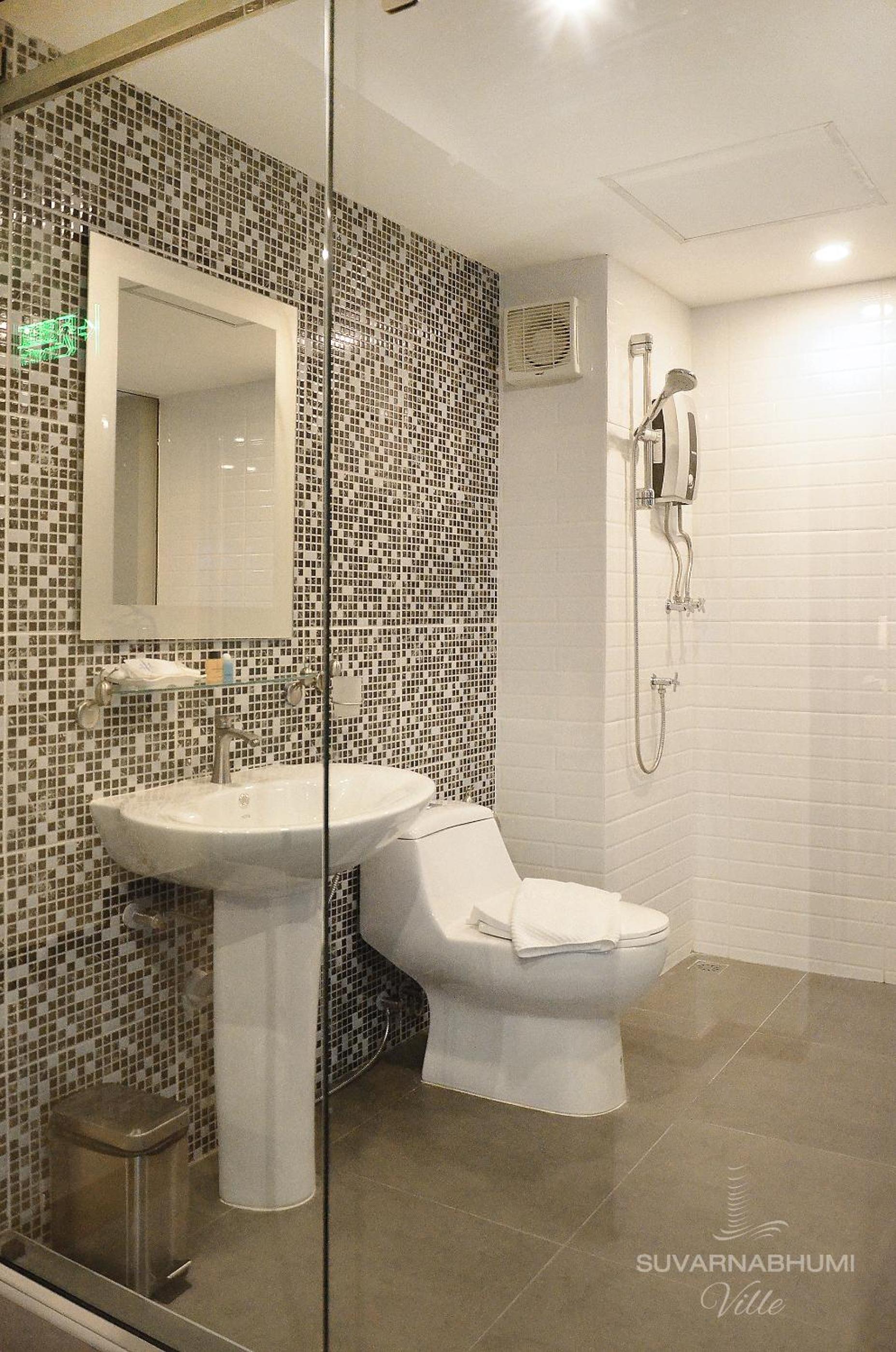 Premier Suite with Pool Access - Photo 6