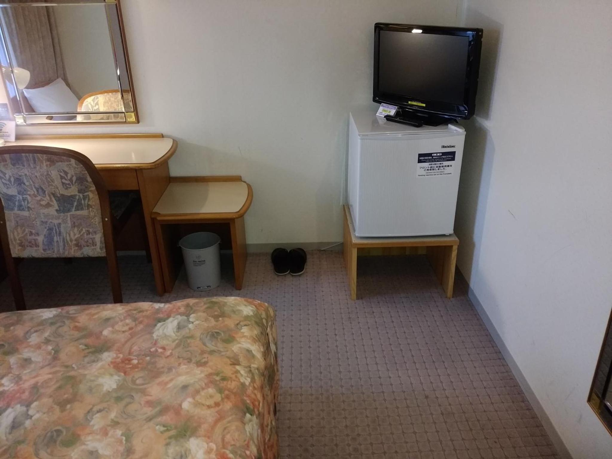 Economy Single Room - Smoking photo 3