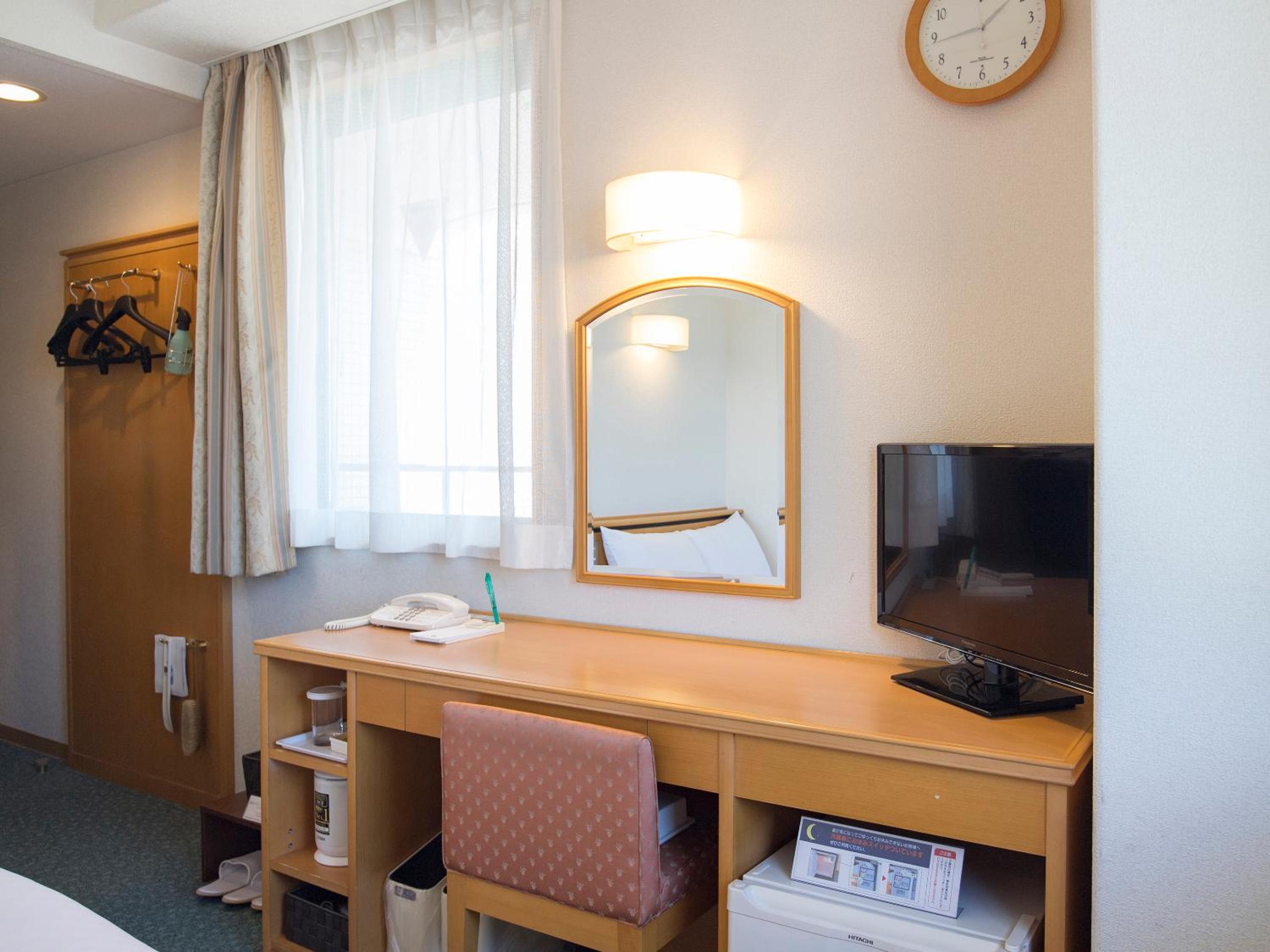 Double Room with Small Double Bed - Smoking photo 3