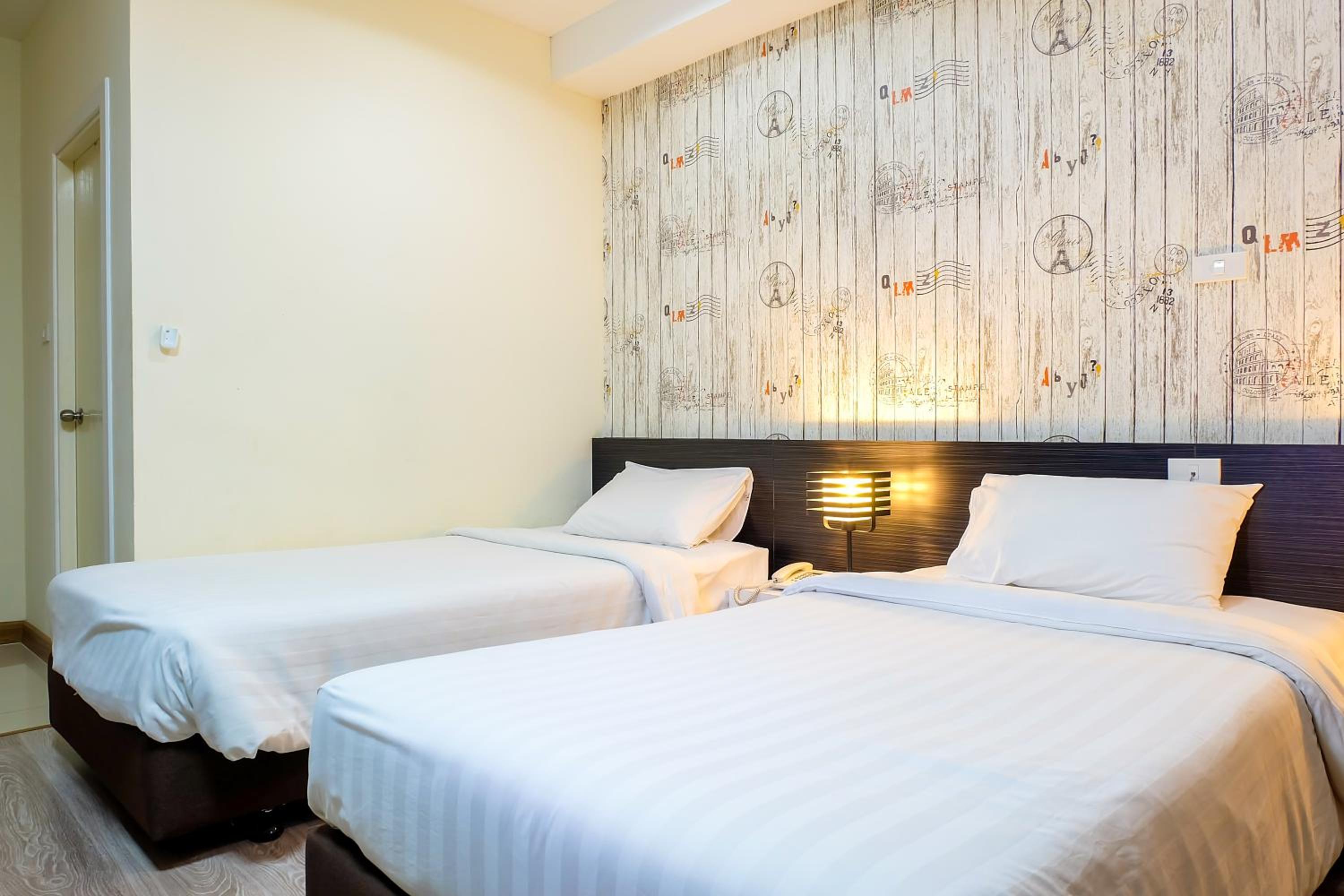 Superior Twin Room (Room Only) photo 3
