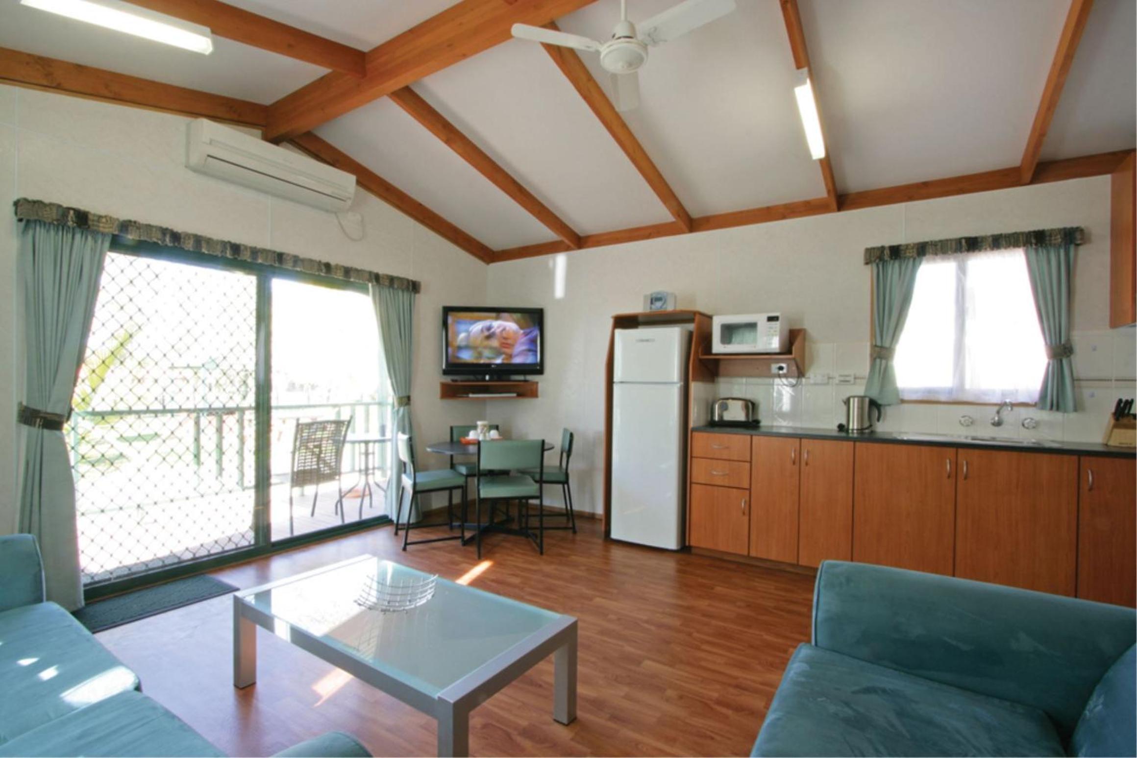 Two-Bedroom Cabin with Spa Bath