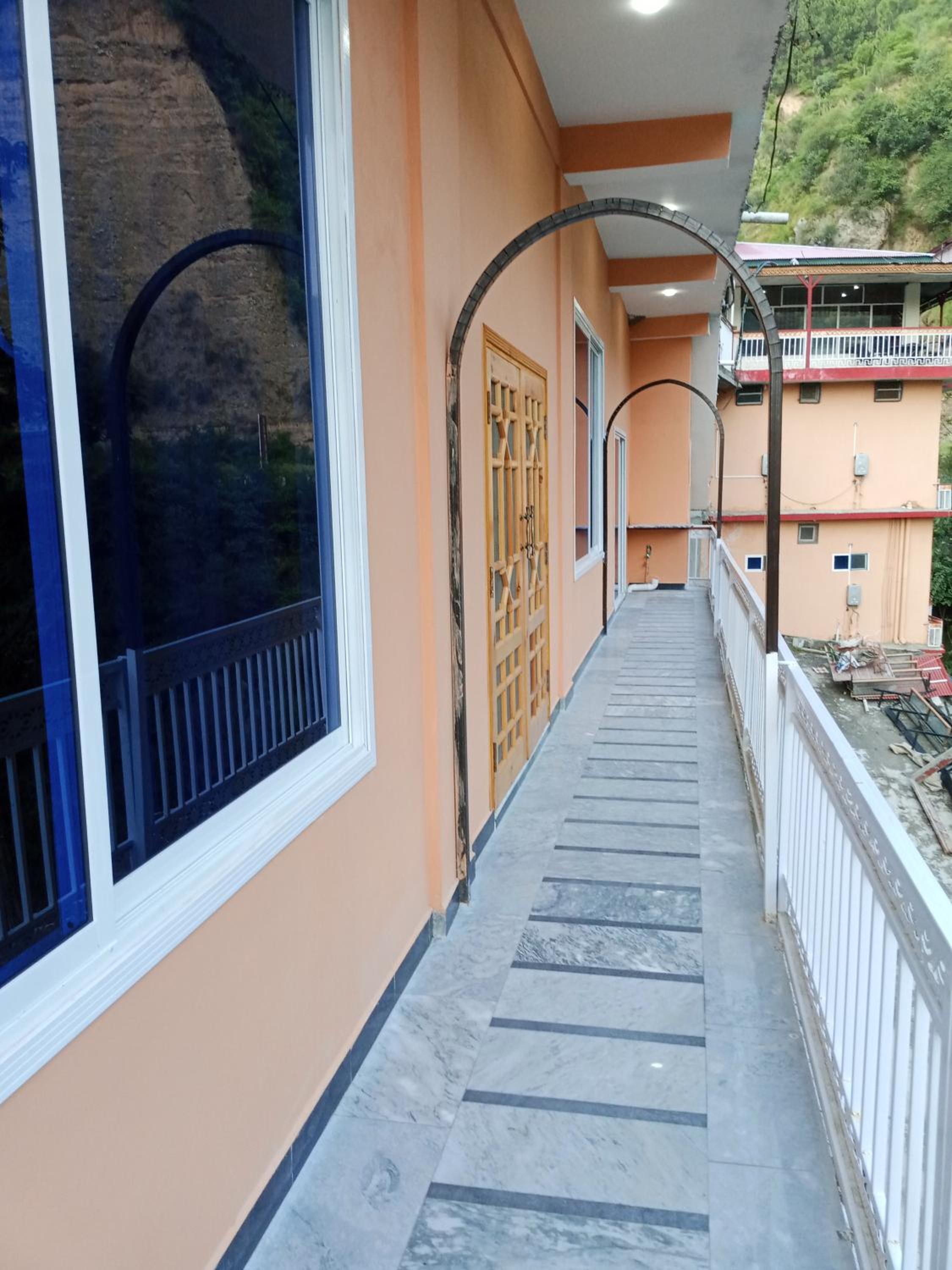 Deluxe Two-Bedroom Apartment with Garden View photo 3