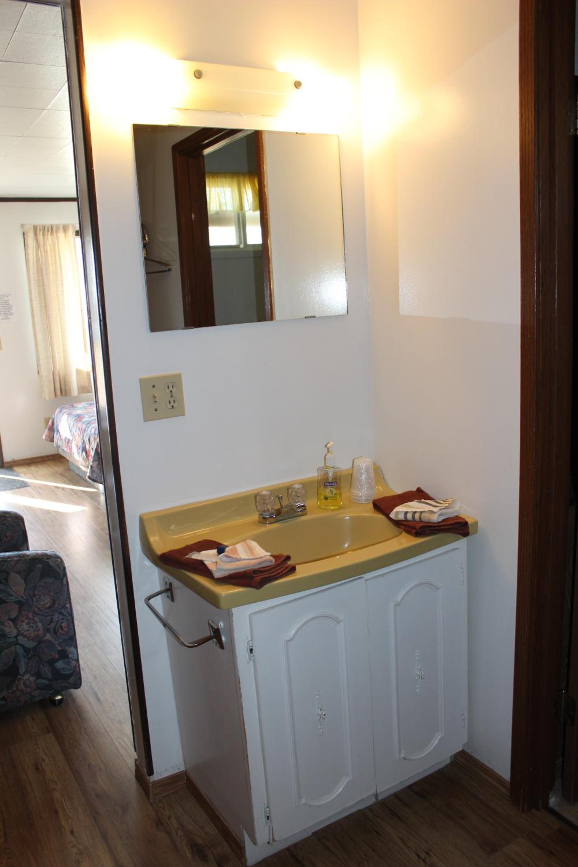Queen Room with Two Queen Beds photo 3