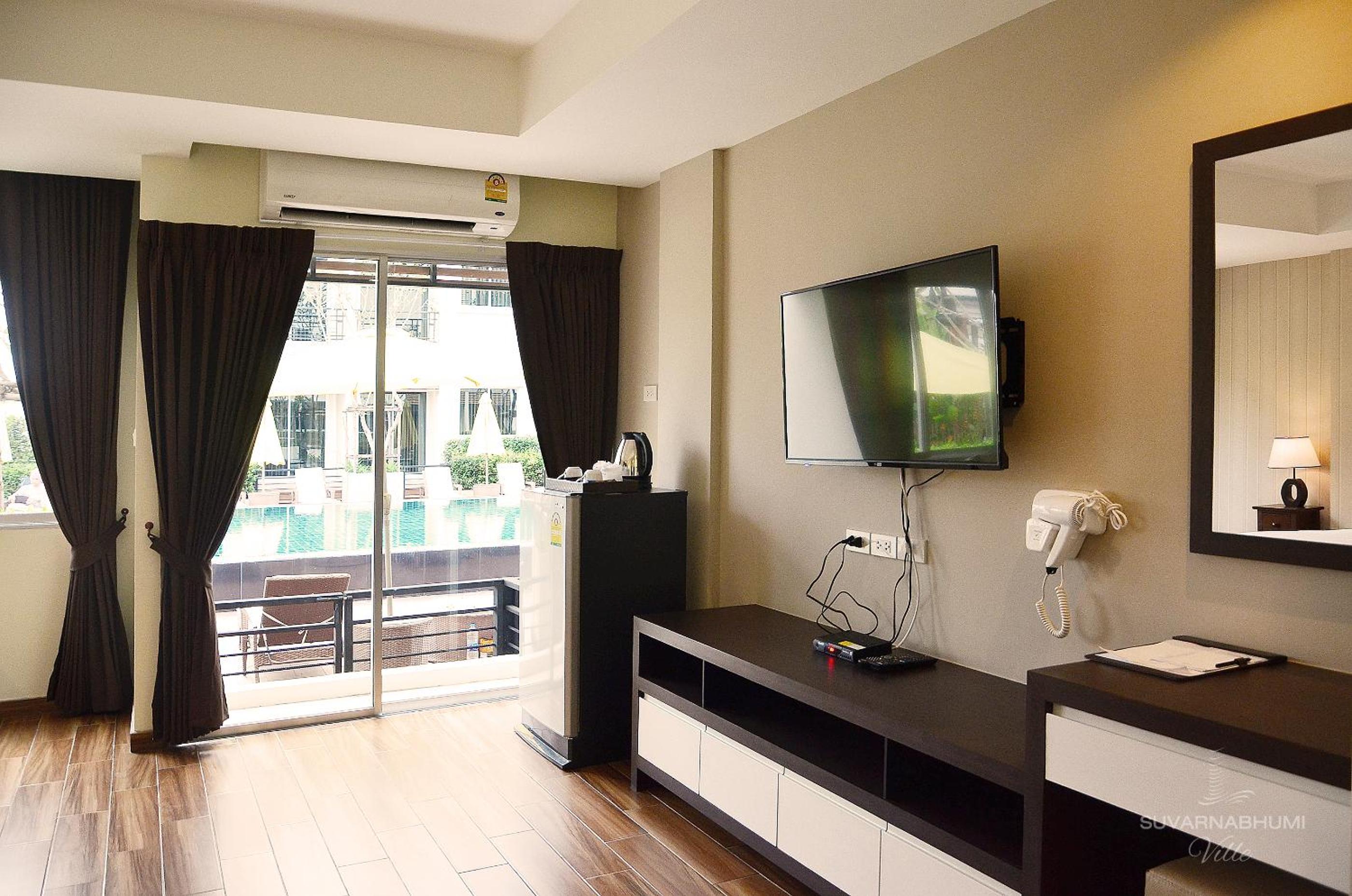 Premier Double Room with Pool Access - Photo 9