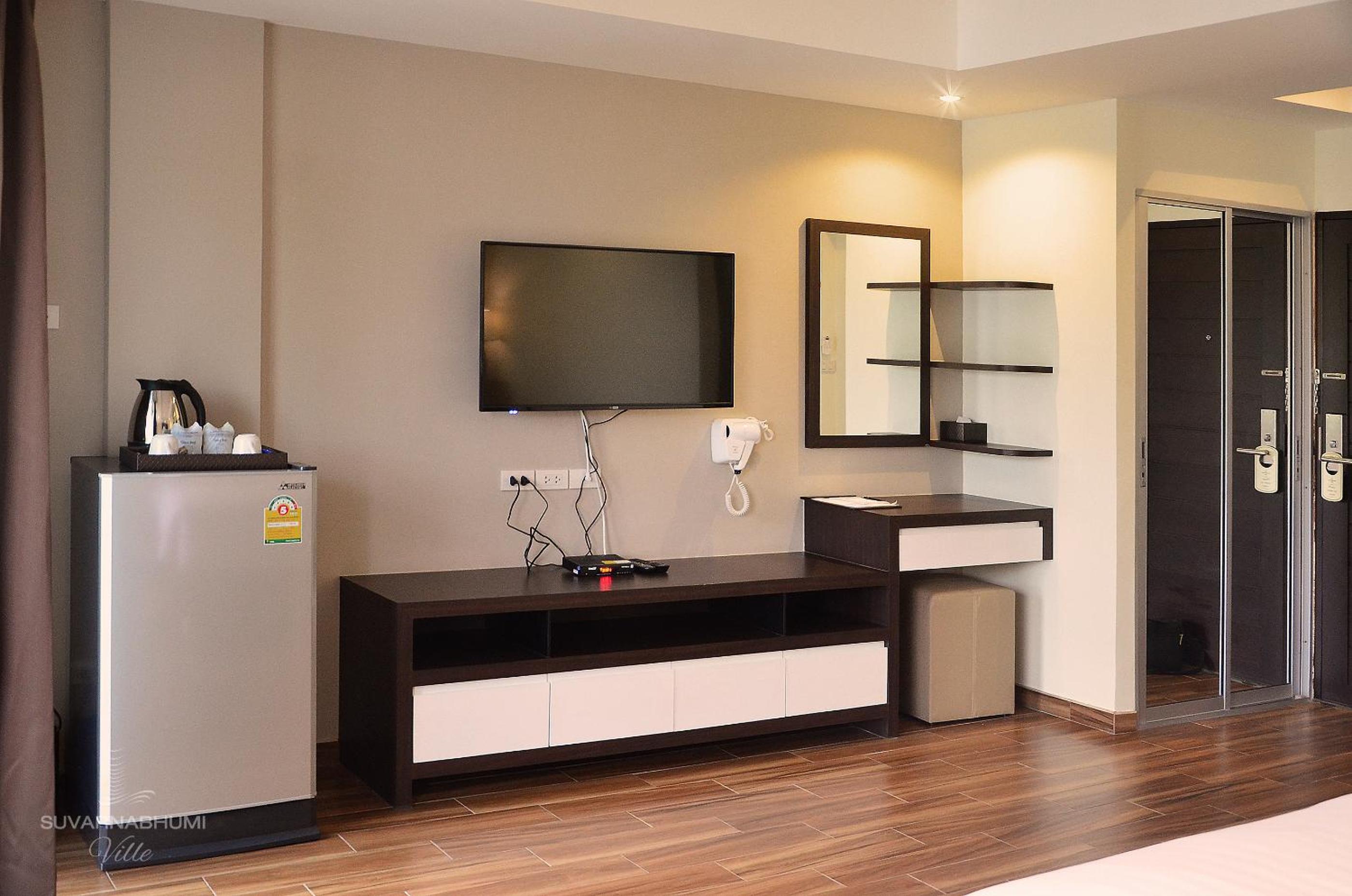 Premier Double Room with Pool Access - Photo 8