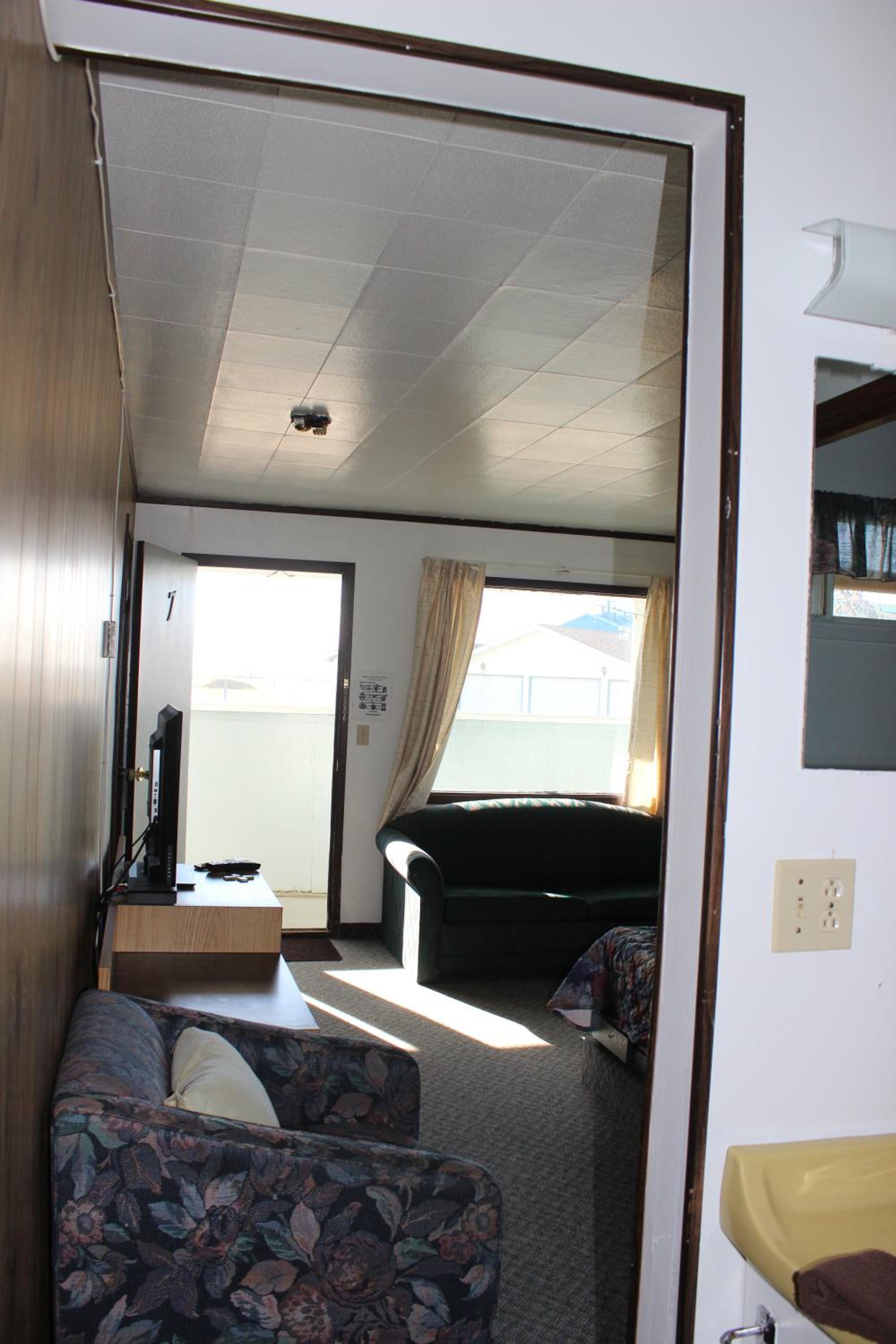 Single Room with Bath photo 1