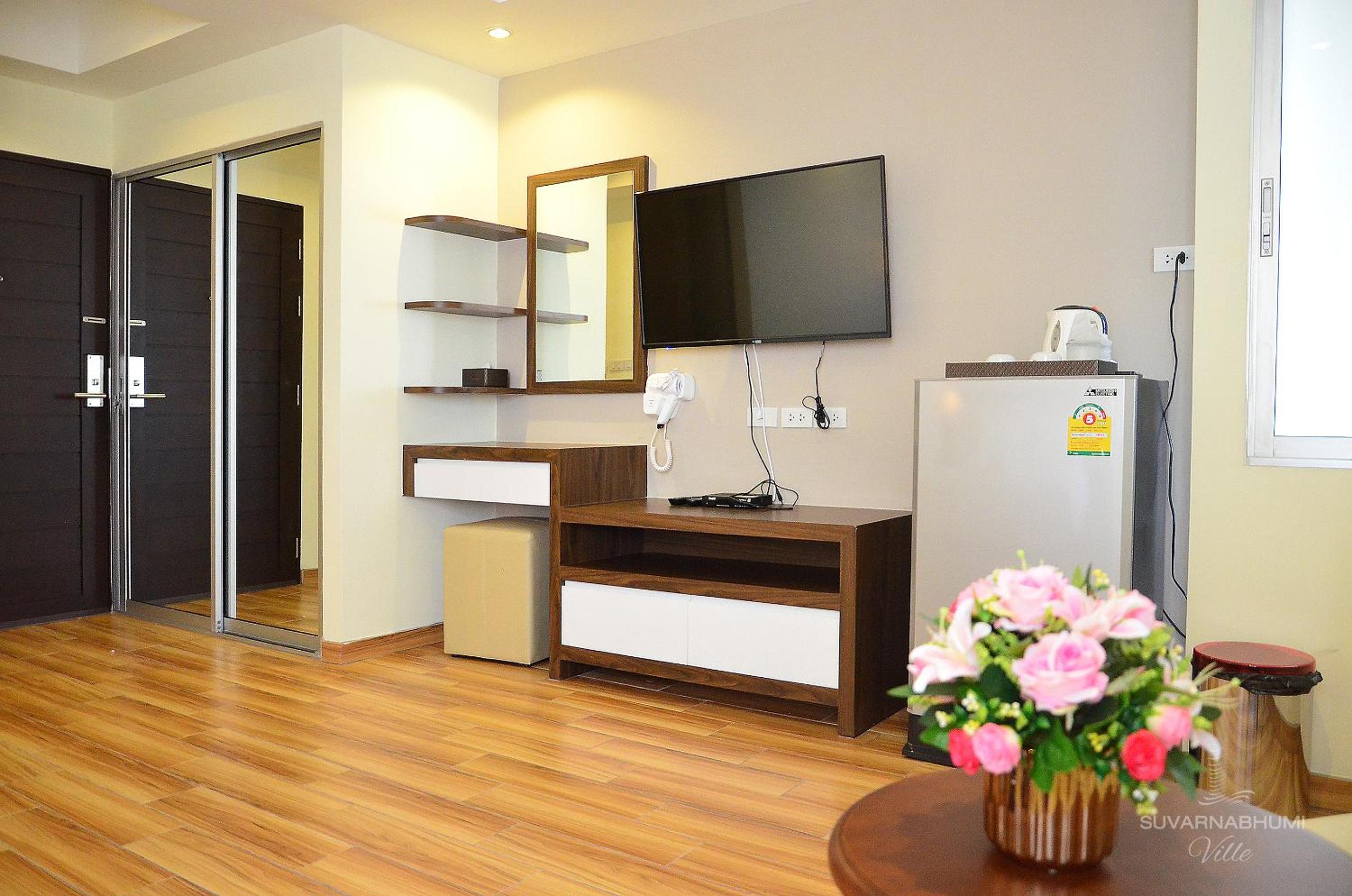 Deluxe Double or Twin Room - Photo 9