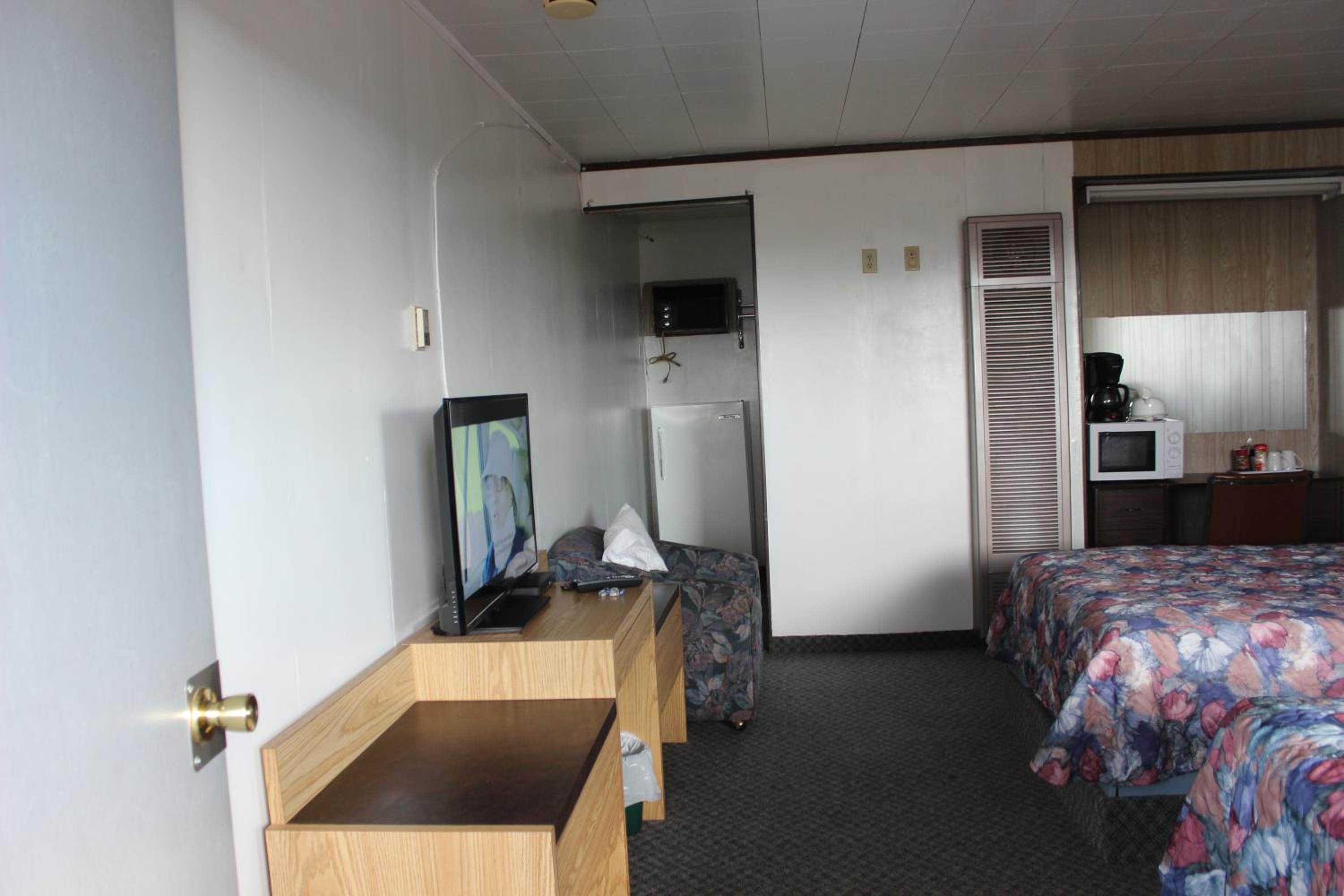 Queen Room with Two Queen Beds photo 1