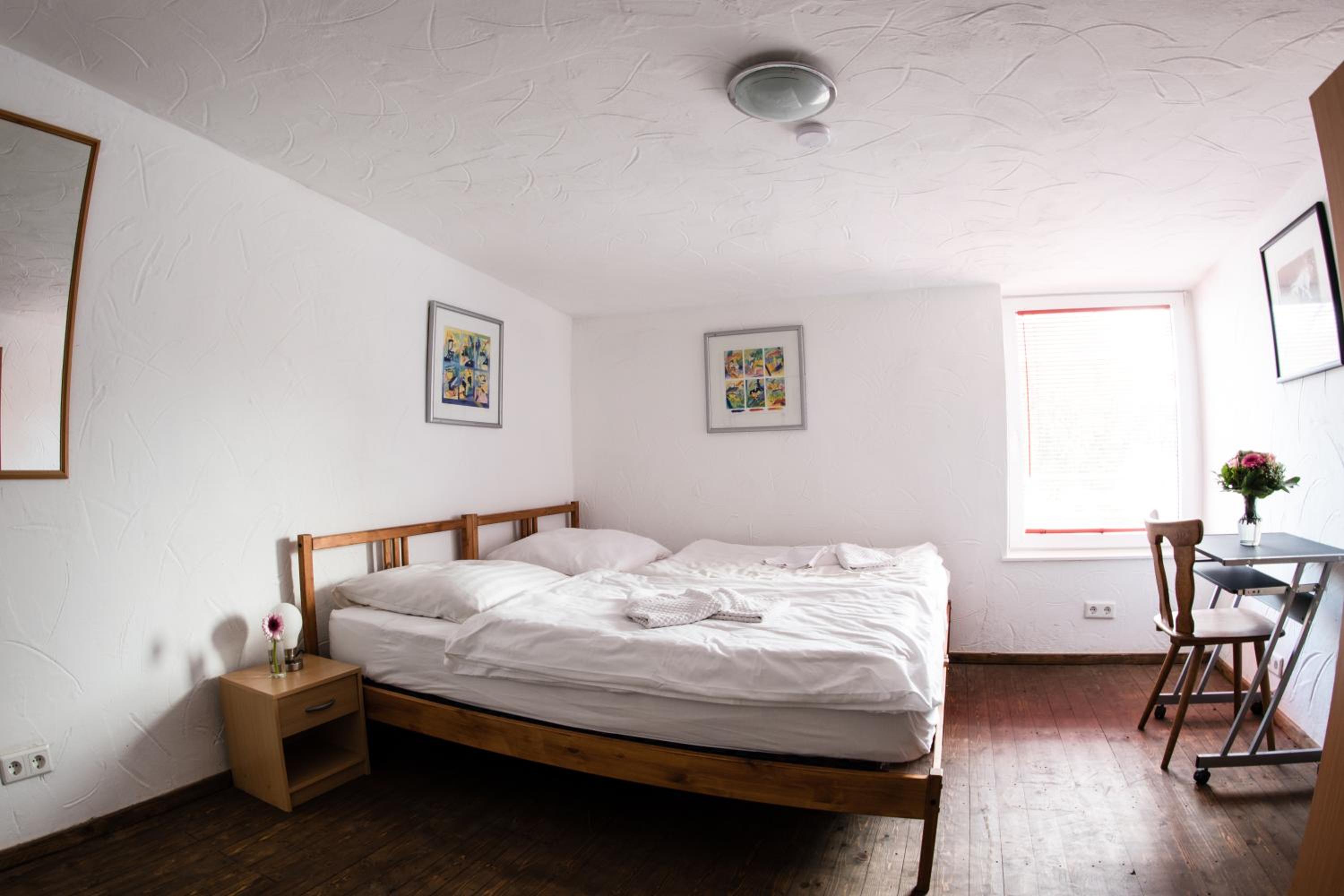 Double Room with Private Bathroom - Photo 3