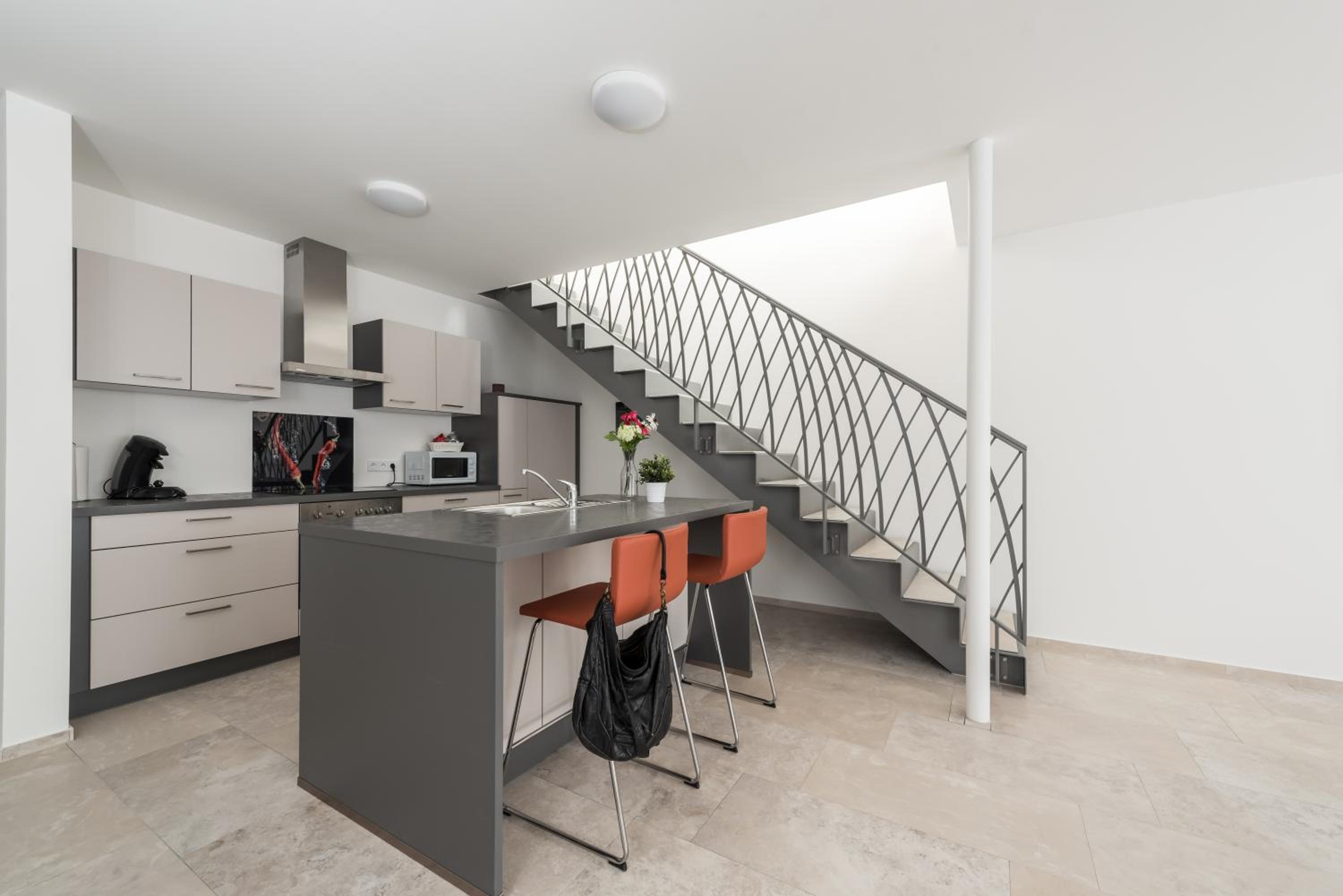 Two-Bedroom Penthouse Apartment - Photo 12