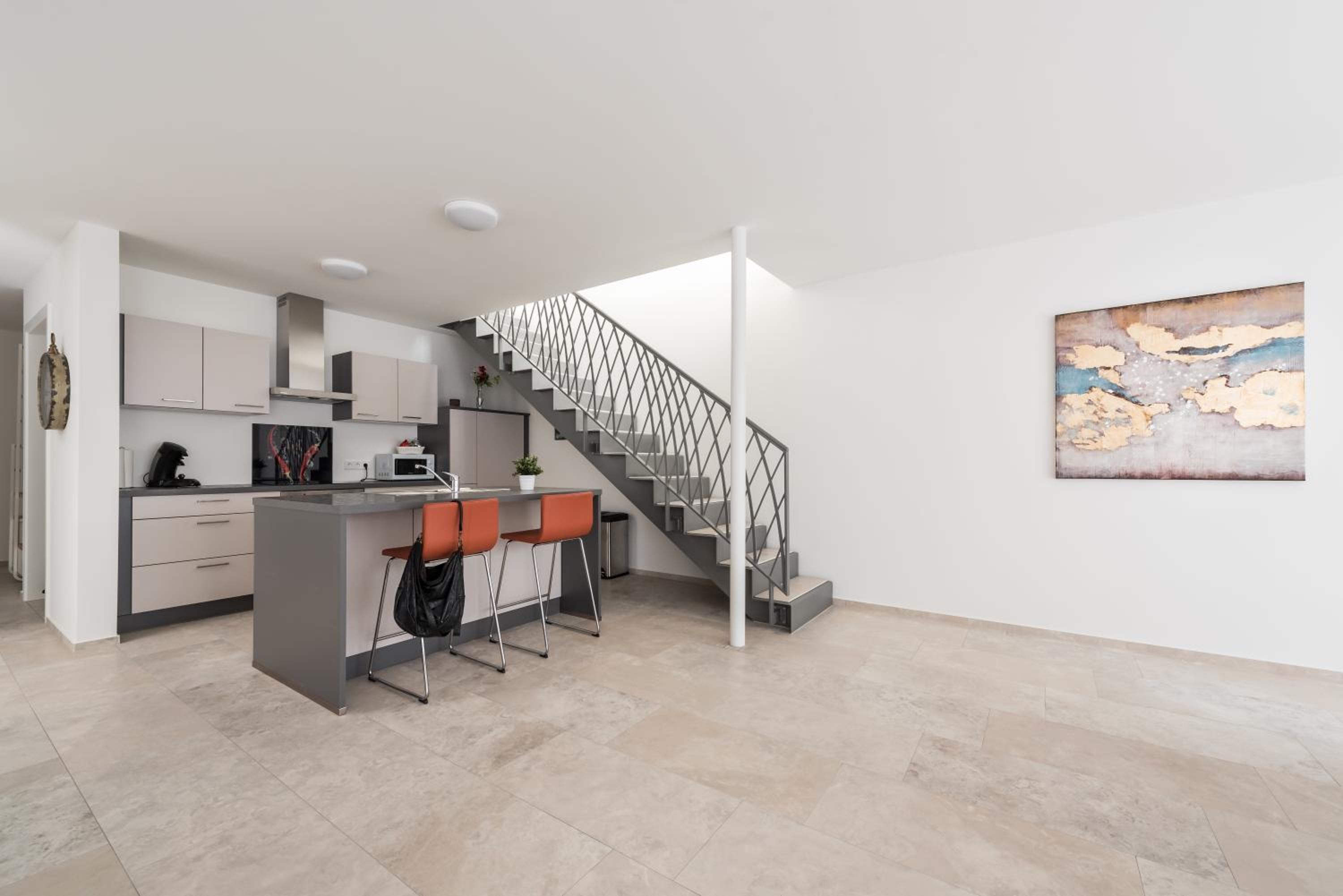 Two-Bedroom Penthouse Apartment - Photo 9