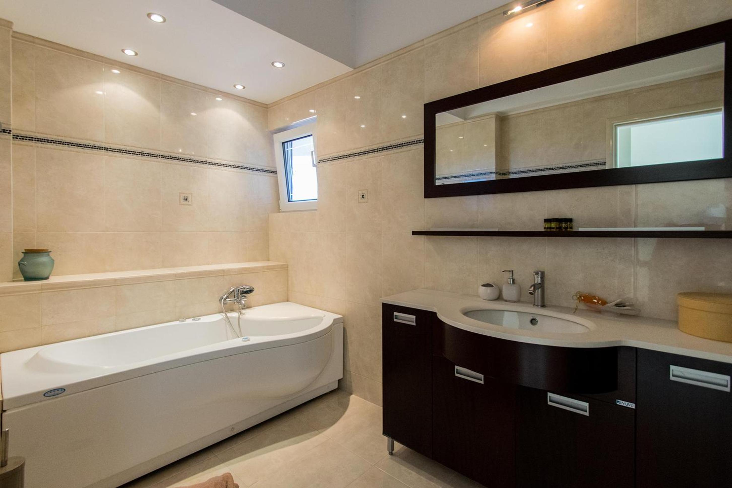 Four-Bedroom Villa photo 2
