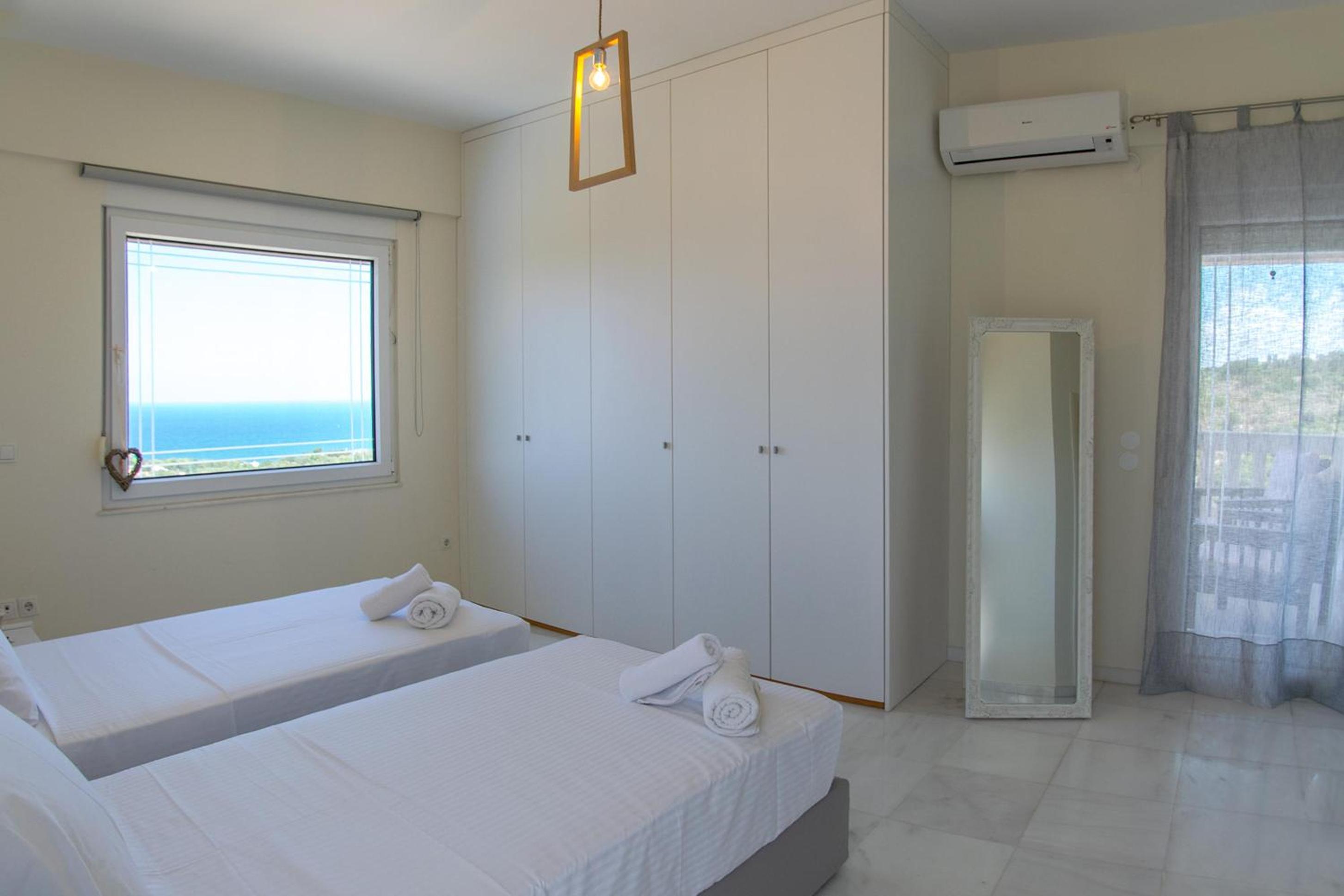 Four-Bedroom Villa photo 3