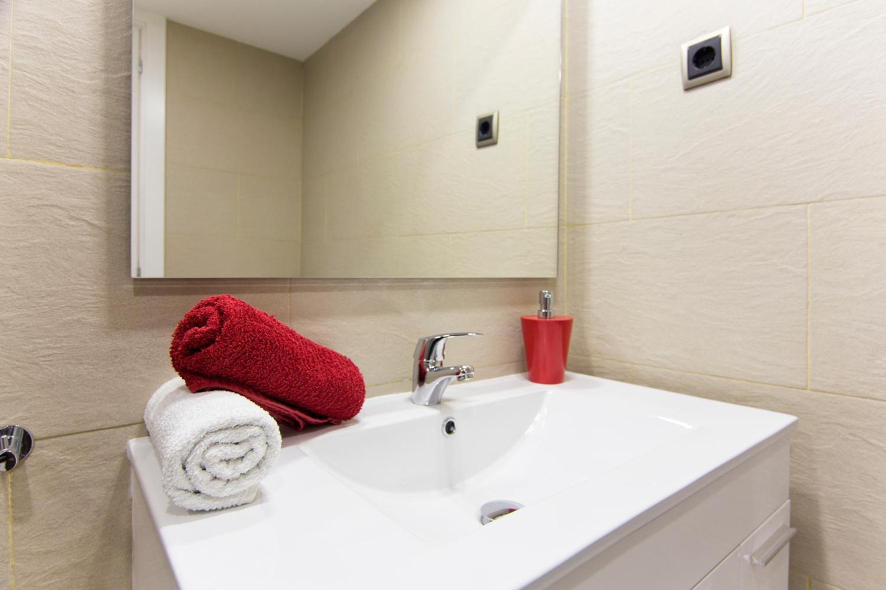 Studio (4 Adults) - Calle Comte Borrell, 84 photo 2