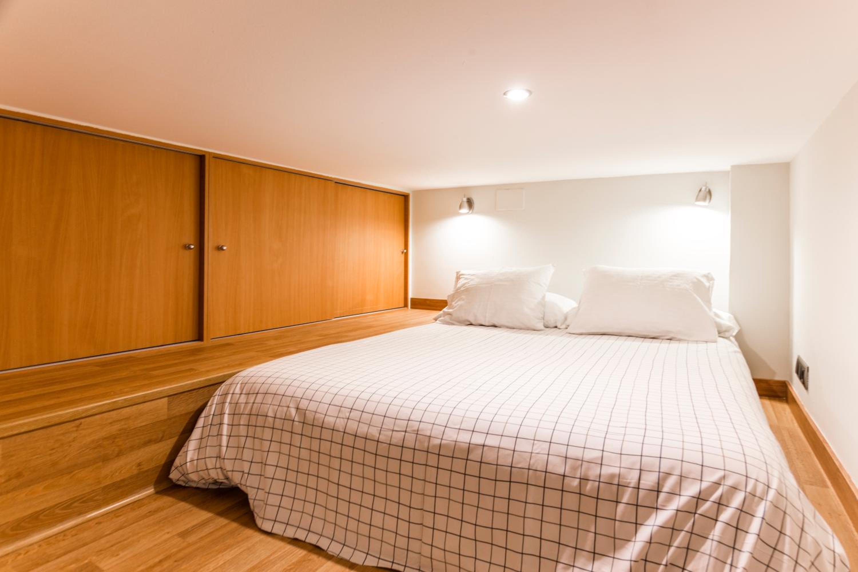 Studio (4 Adults) - Calle Comte Borrell, 84 photo 3