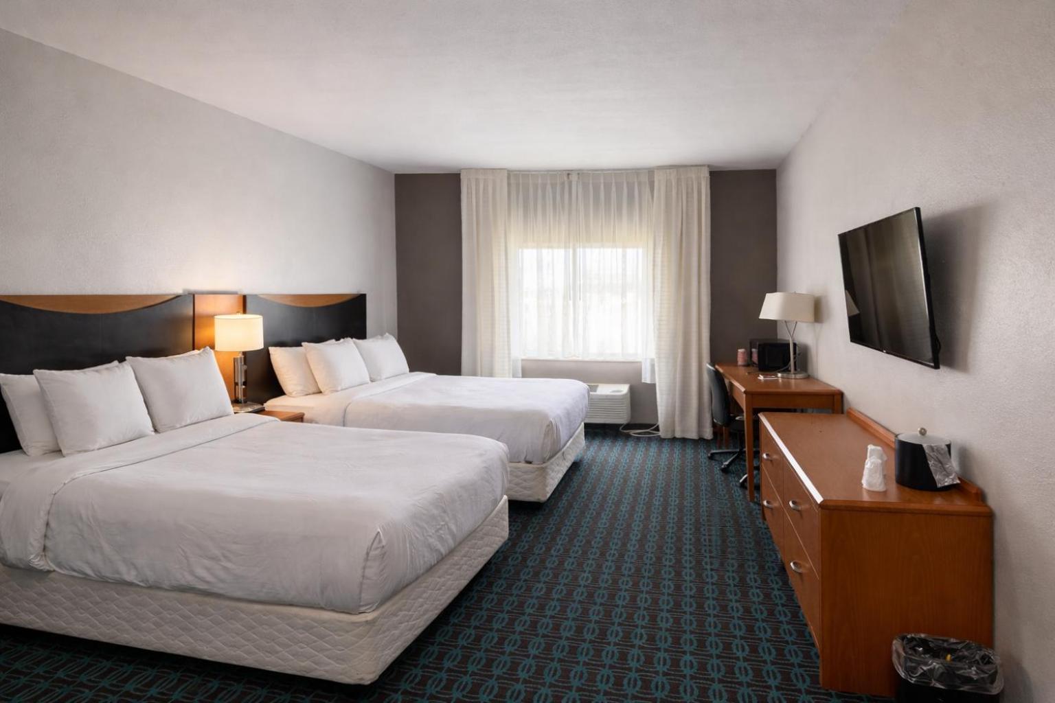 Standard Queen Room with Two Queen Beds - Non Smoking  - Photo 7