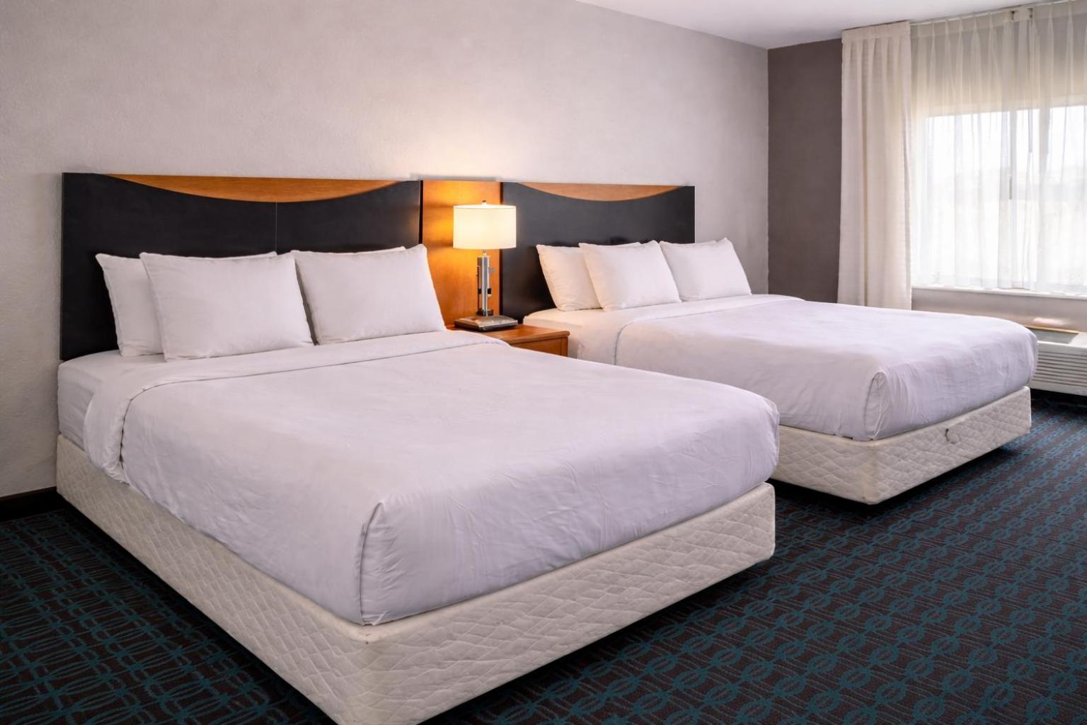 Standard Queen Room with Two Queen Beds - Non Smoking  - Photo 8