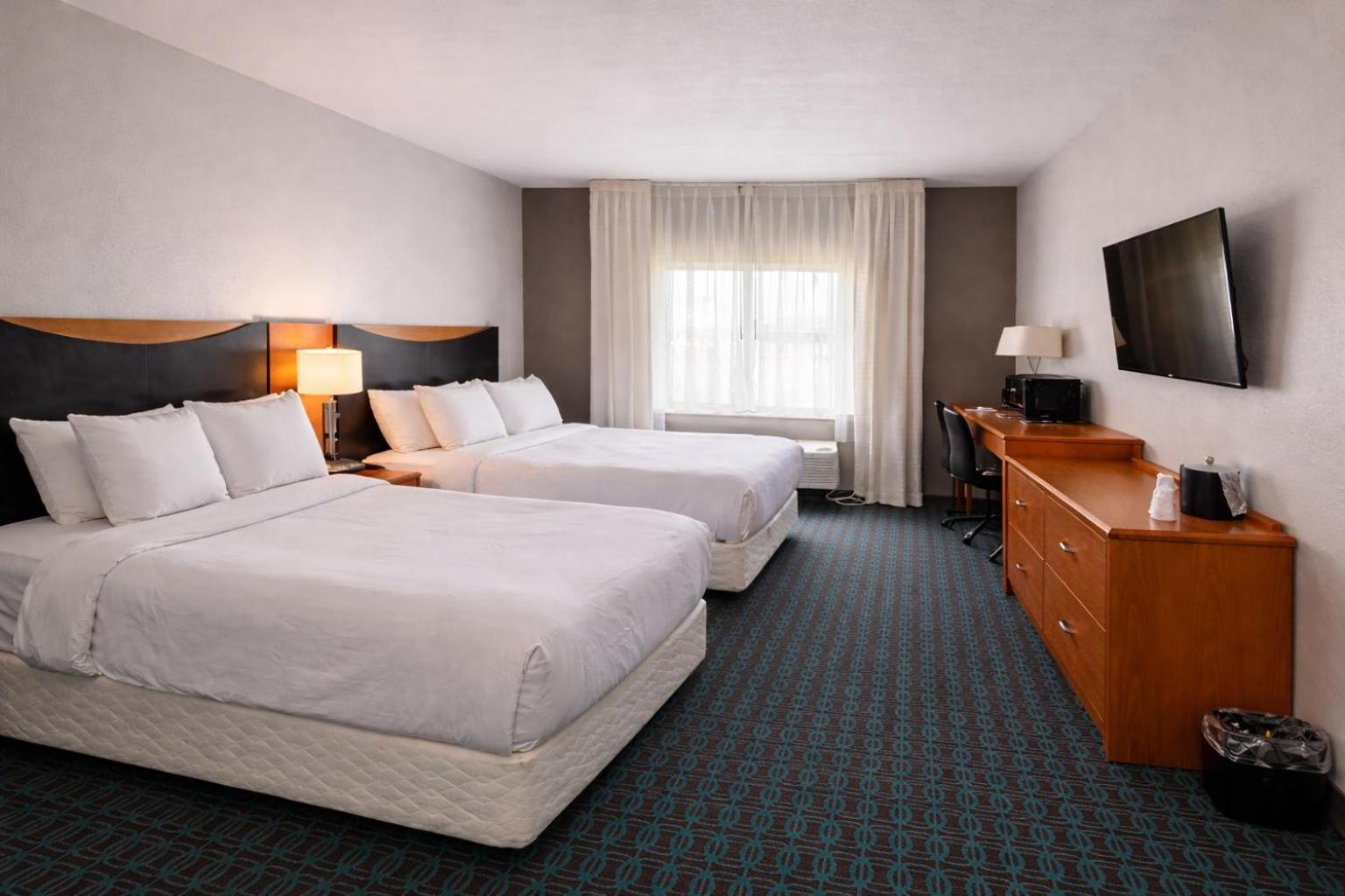 Standard Queen Room with Two Queen Beds - Non Smoking  - Photo 9