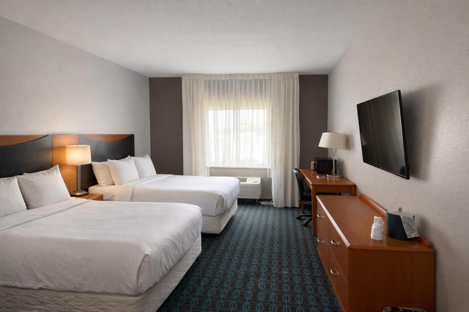 Standard Queen Room with Two Queen Beds - Non Smoking  - Photo 3