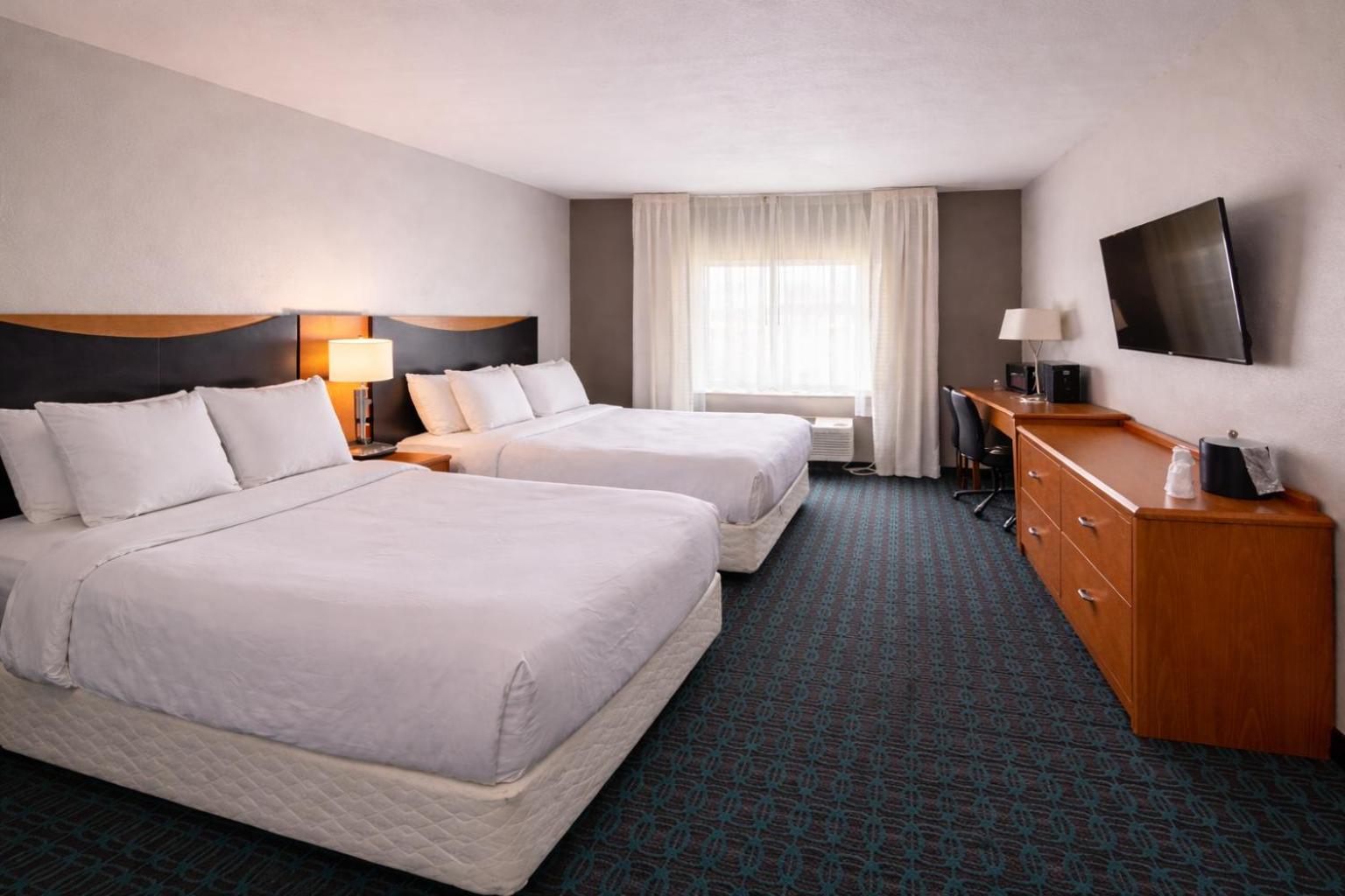 Standard Queen Room with Two Queen Beds - Non Smoking  - Photo 5