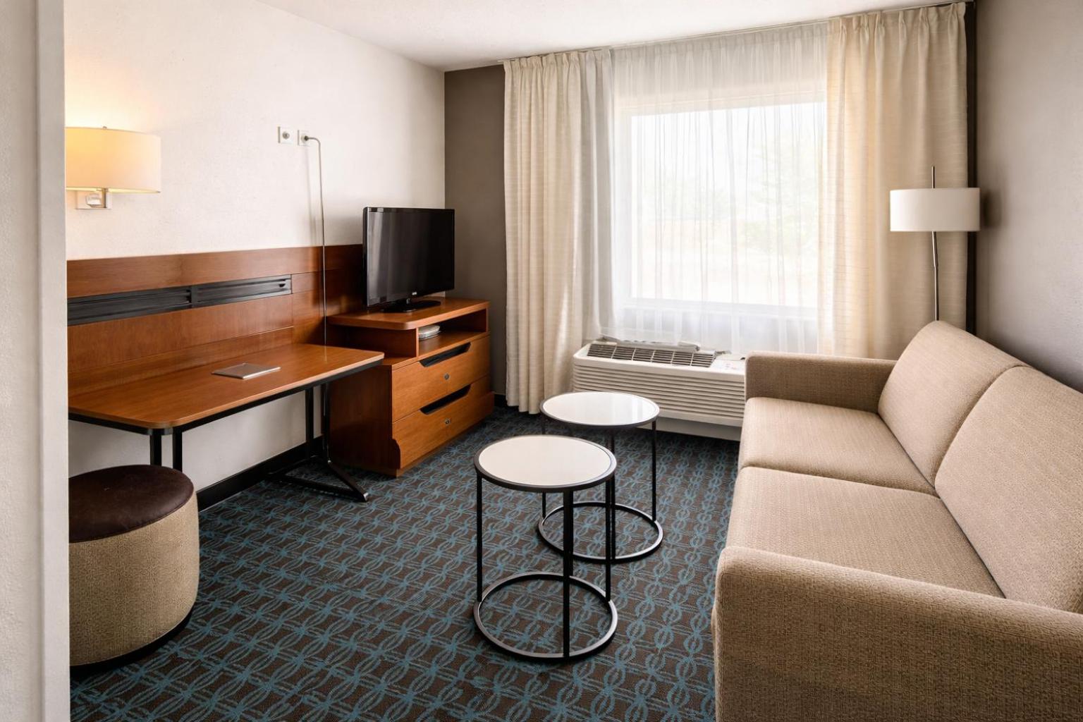 Accessible King Suite with Sofa Bed - Non Smoking - Photo 4