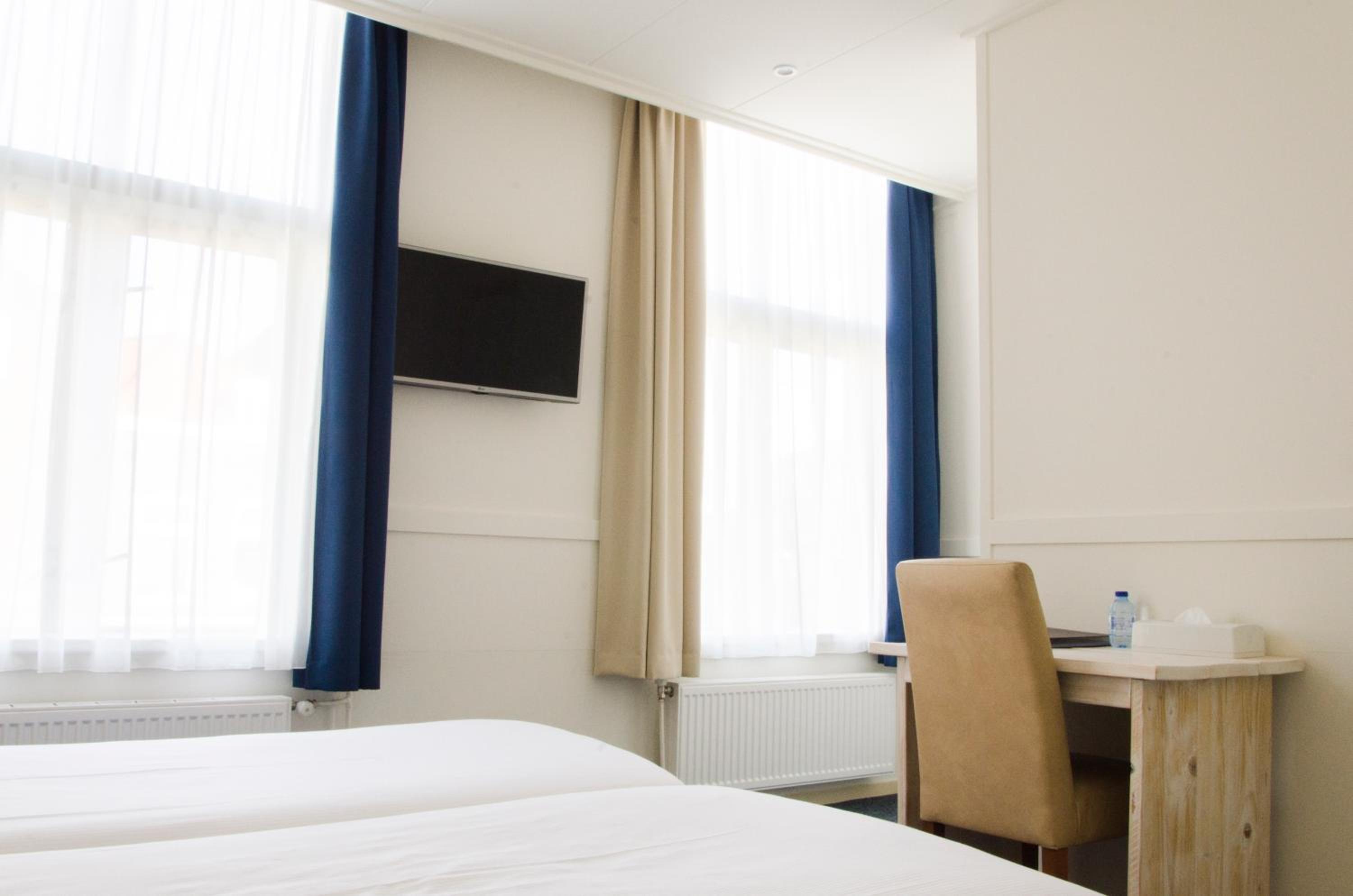 Standard Twin Room - Photo 7