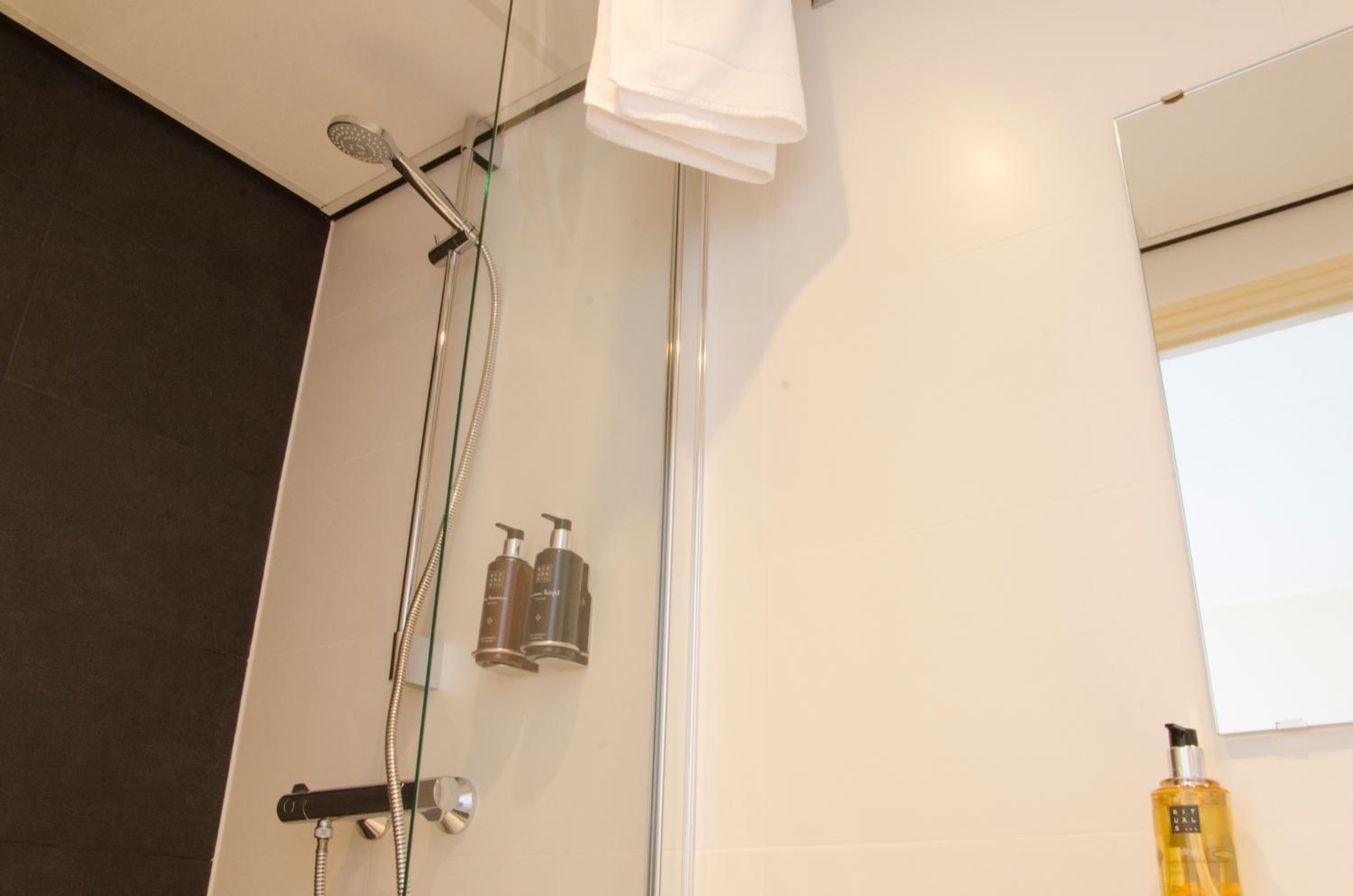 Compact Twin Room photo 2