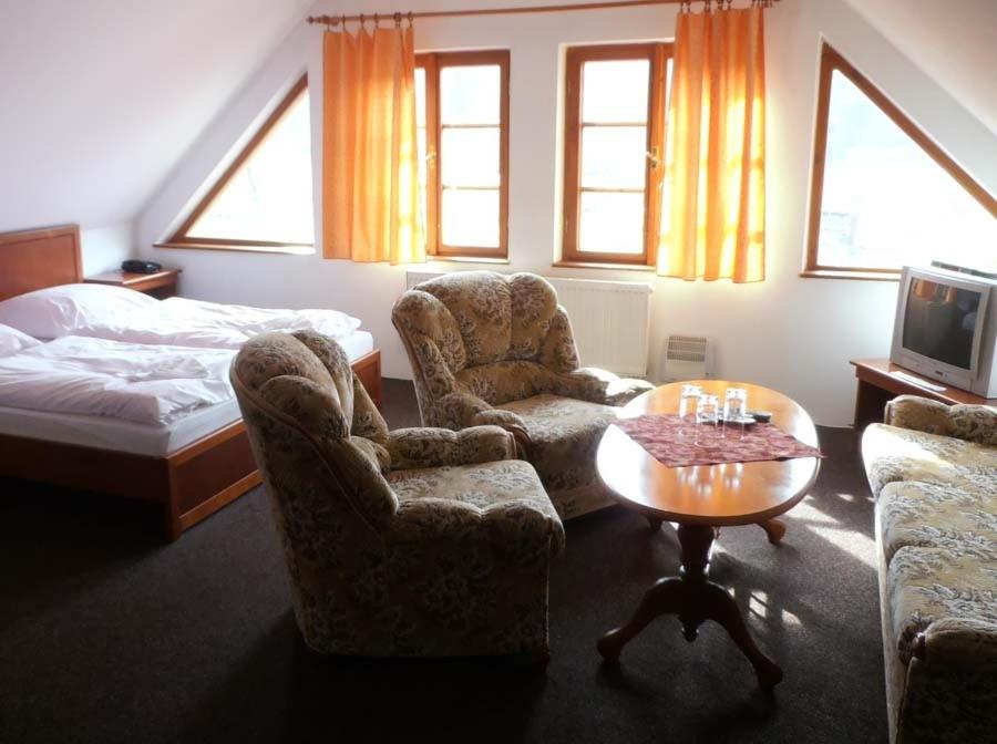 Double or Twin Room photo 3