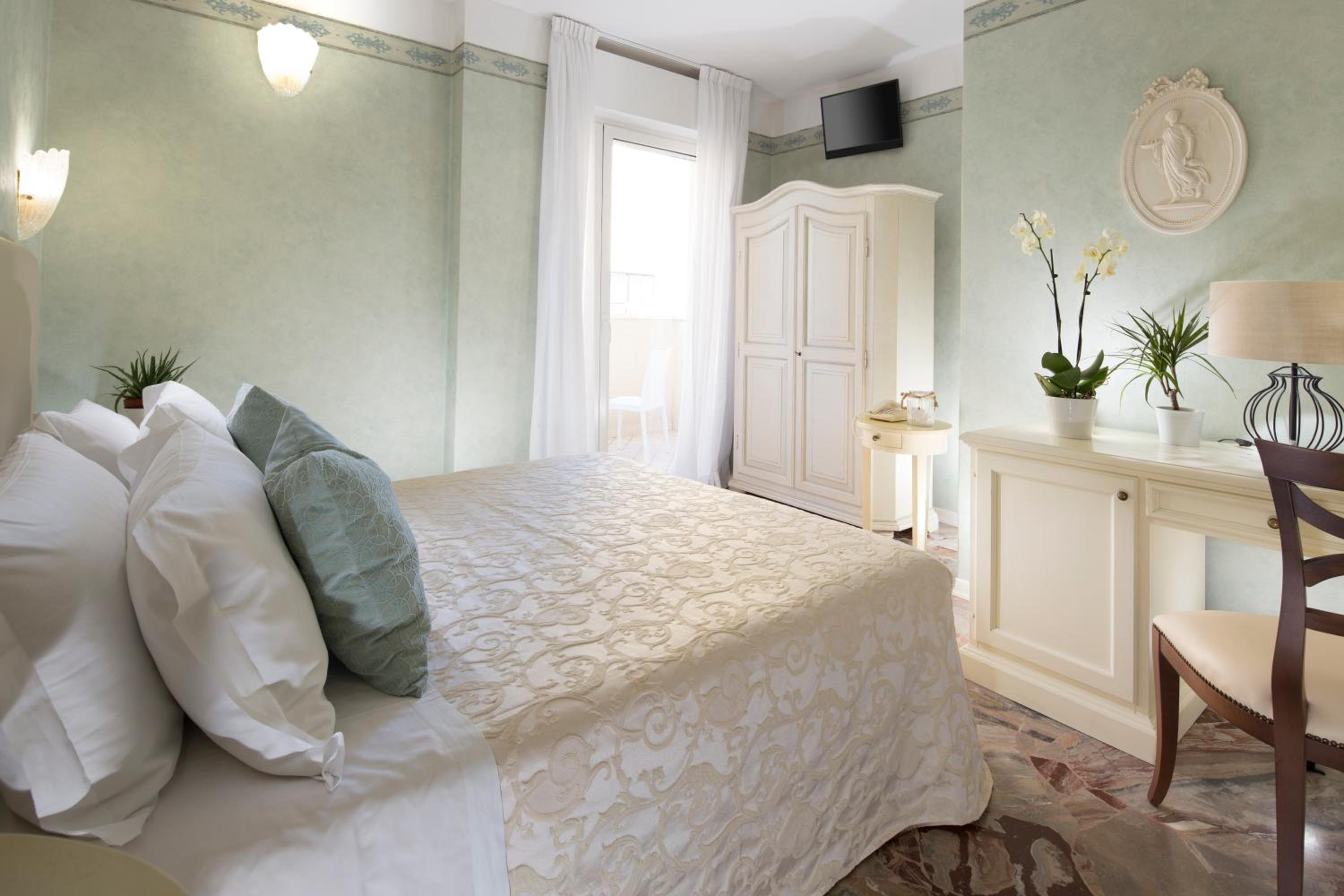 Superior Double or Twin Room - Photo 5