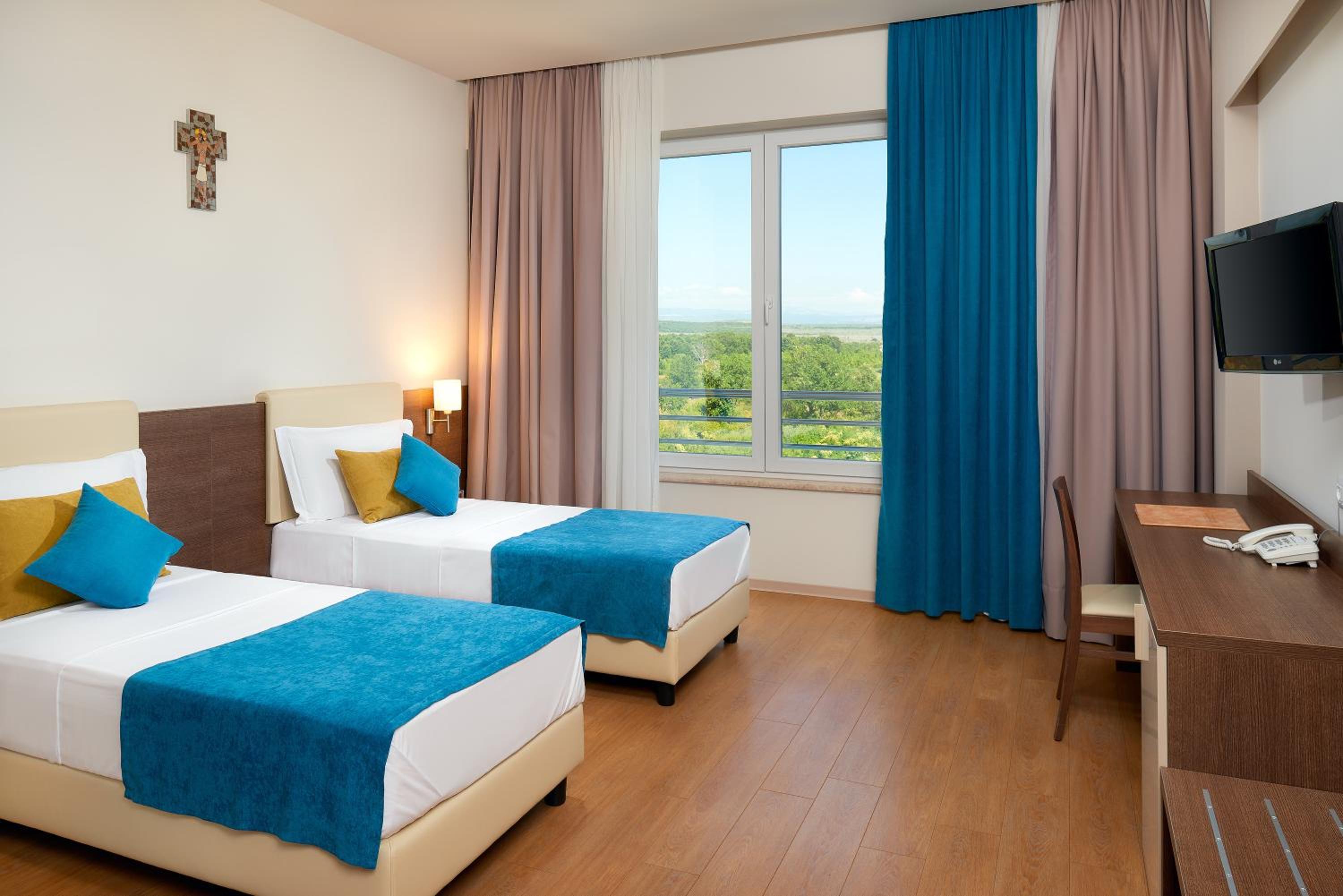 Double or Twin Room with Disability Access photo 2