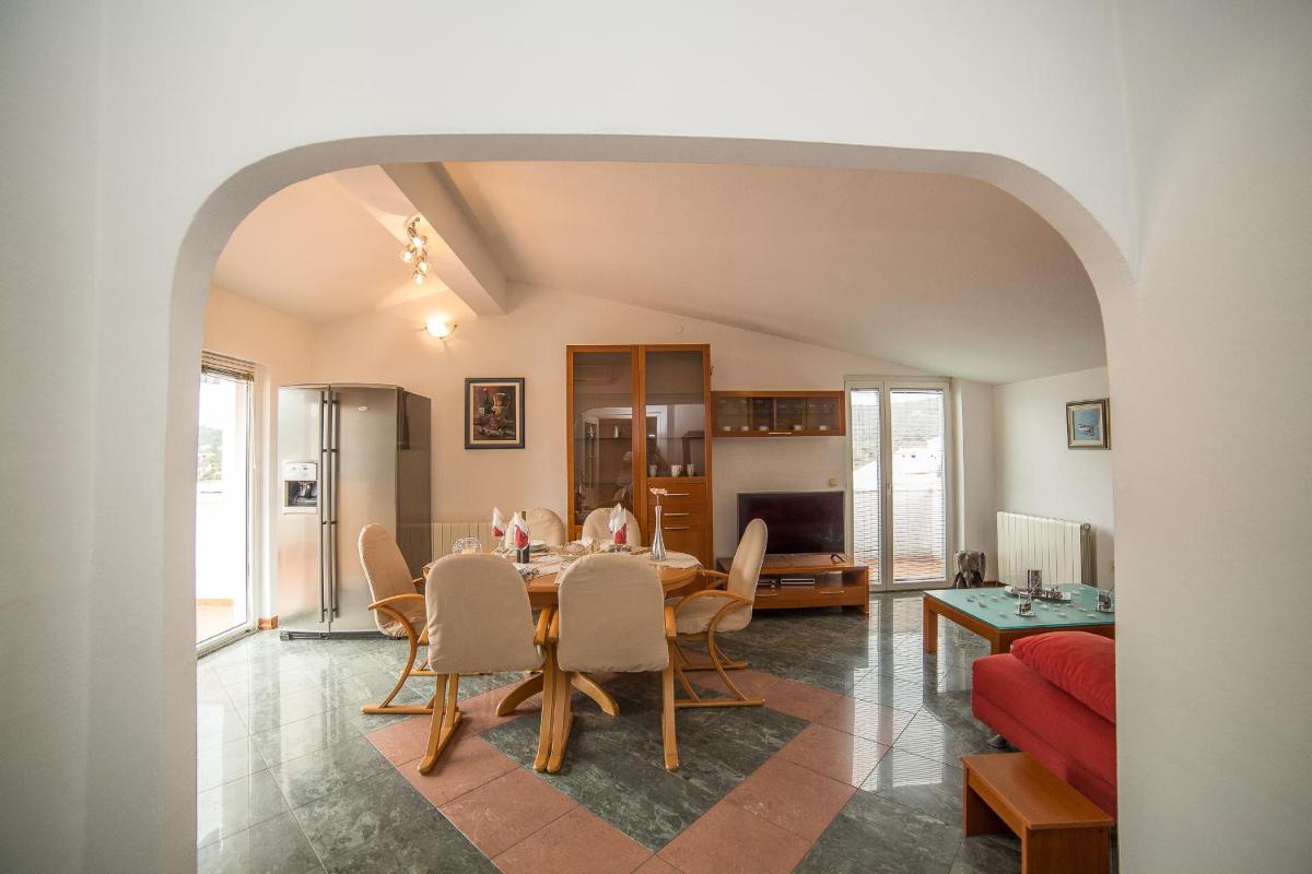 Luxury One-Bedroom Apartment